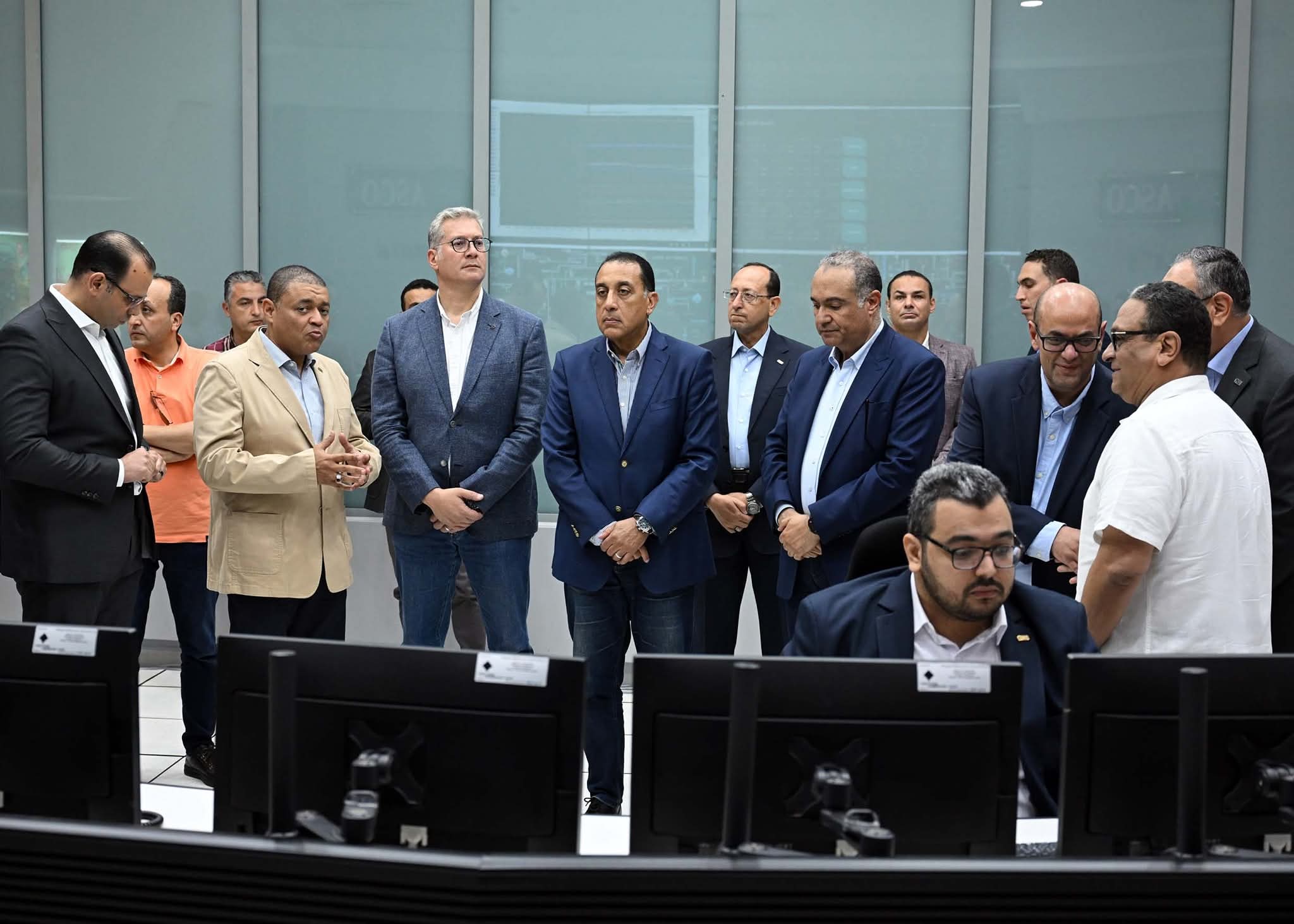 رئيس الوزراء يتابع من مركز التحكم في الشبكة القومية للغاز الطبيعي