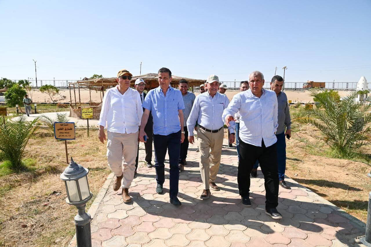 وزيرا الرى والزراعة يتفقدان المعمل المركزي للمياه الجوفية بمركز بحوث الصحرا