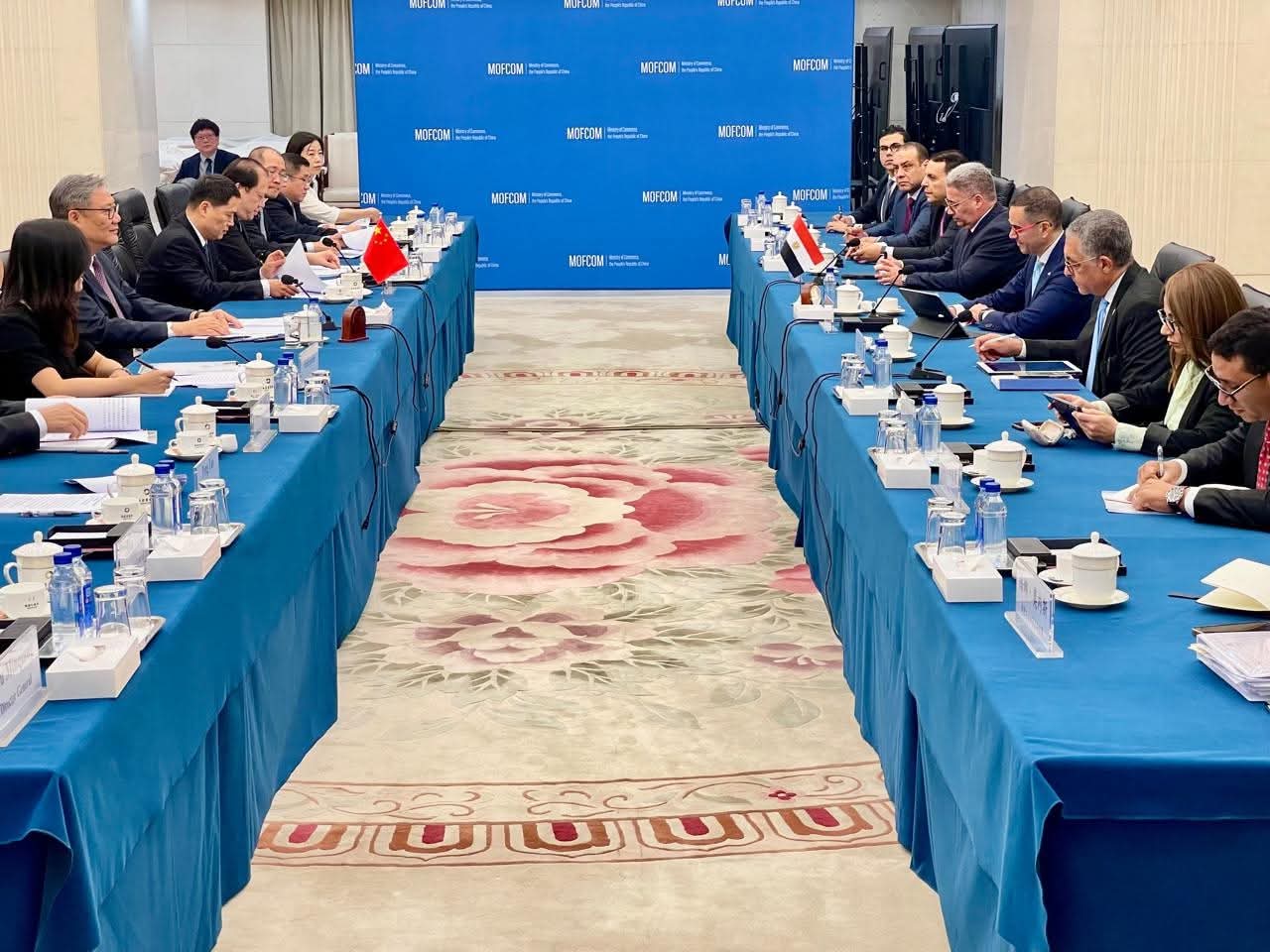 الخطيب يلتقي نظيره الصيني لبحث سبل تعزيز العلاقات الاقتصادية والتجارية بين البلدين