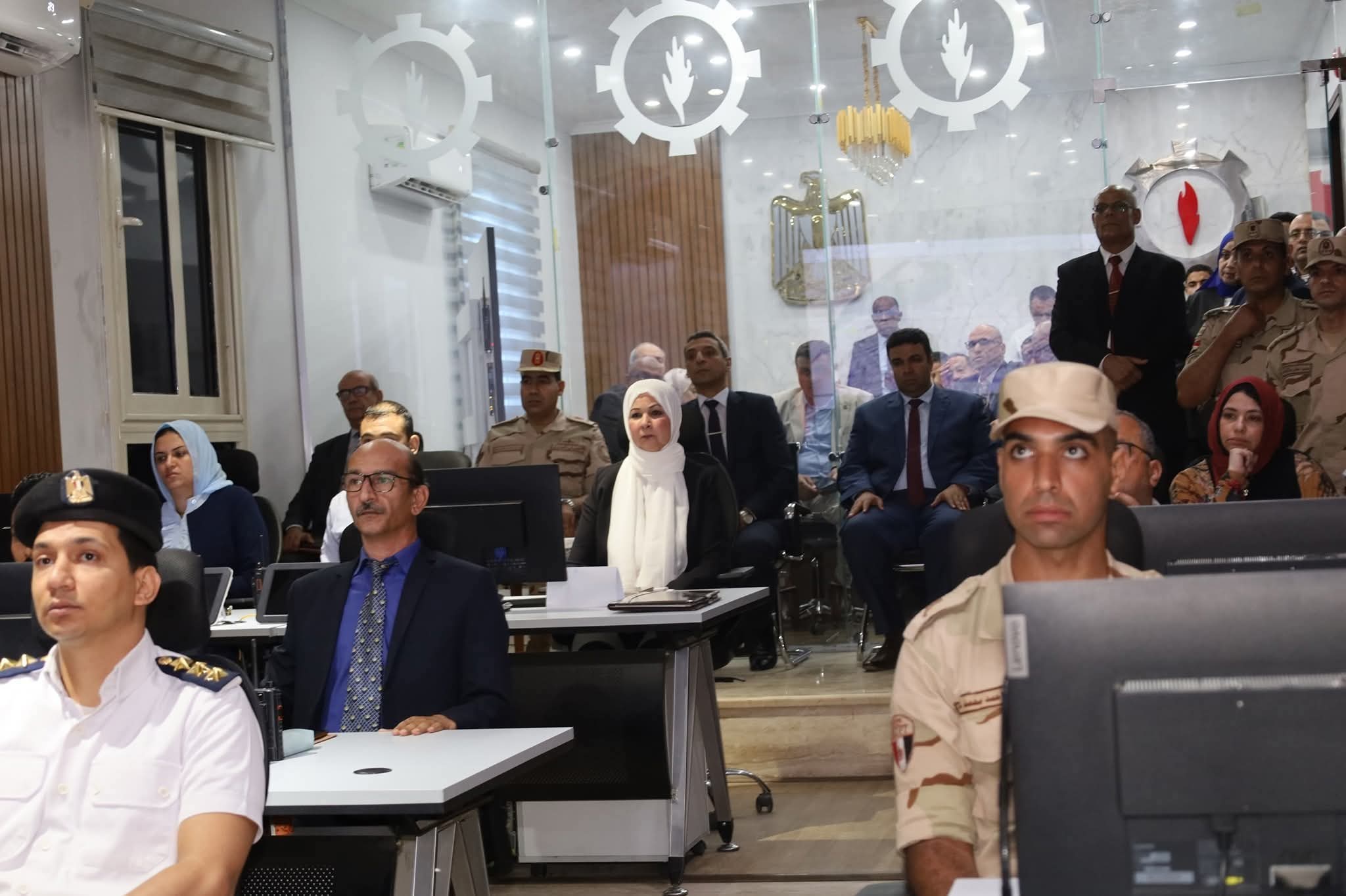 محافظ السويس وقائد  الدفاع الشعبي والعسكري يتابعان فرض موقف طارئ ضمن فعاليات التدريب المشترك 