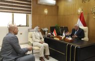 محافظ الوادي الجديد يتابع إجراءات رقمنة الخدمات الحكومية الجماهيرية
