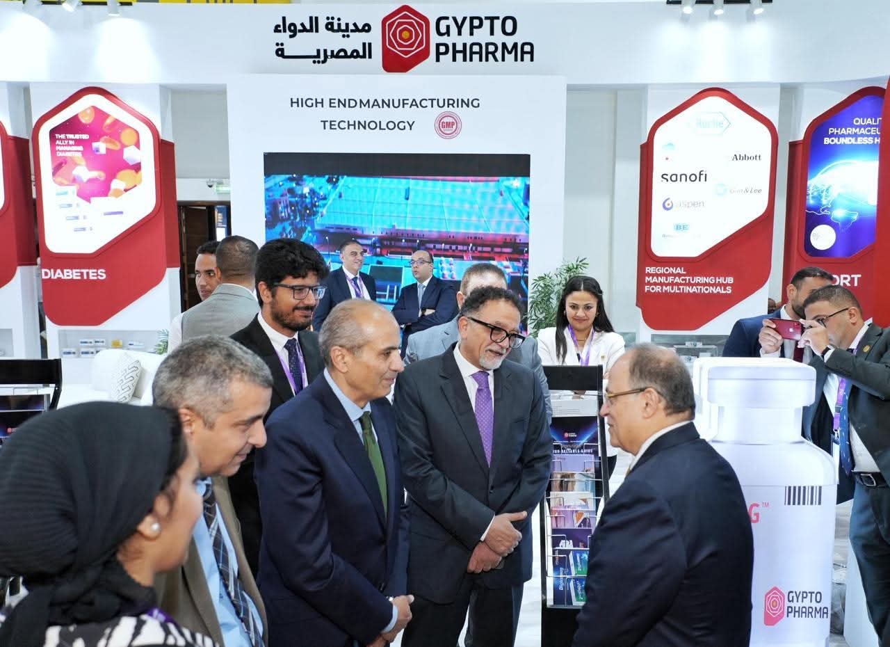 رئيس هيئة الدواء المصرية يتفقد جناح الهيئة بالمعرض الطبي الإفريقي