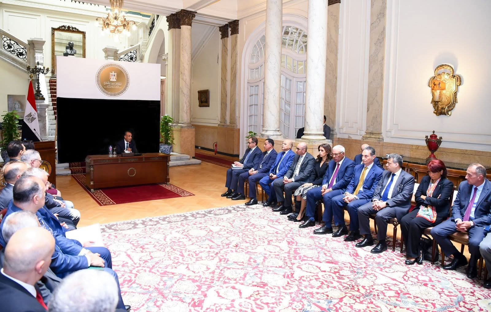 وزير الخارجية يلتقي بالسفراء المنقولين للعمل بالسفارات والبعثات المصرية