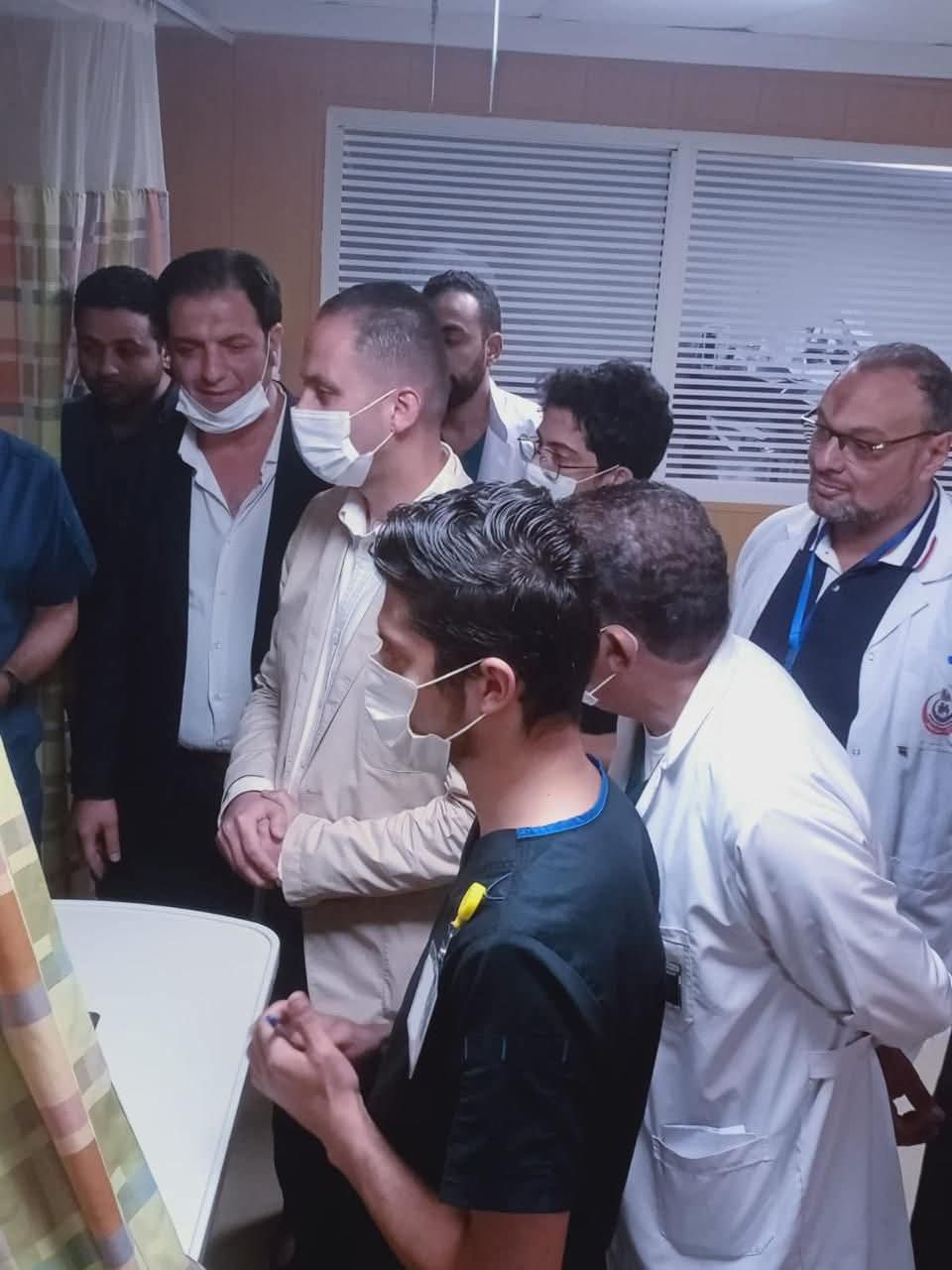 نائب وزير الصحة يتفقد مستشفى العلمين ويشيد بانتظام الفرق الطبية