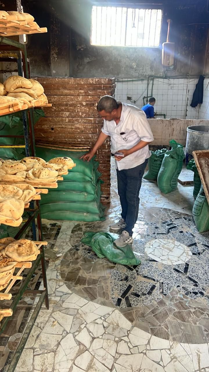 ضبط طن ونصف دقيق بلدي مدعم بمخبزين بمركز ومدينة أبوصوير