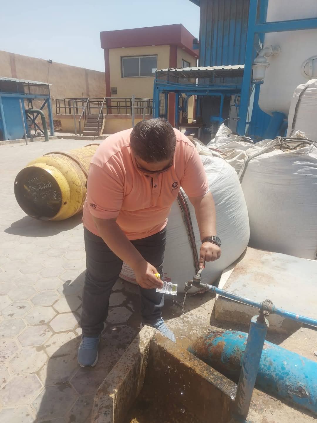 المرور على المرافق والمنشآت العامة وسحب عينات للتأكد من صلاحية وسلامة شبكات المياه بالإسماعيلية