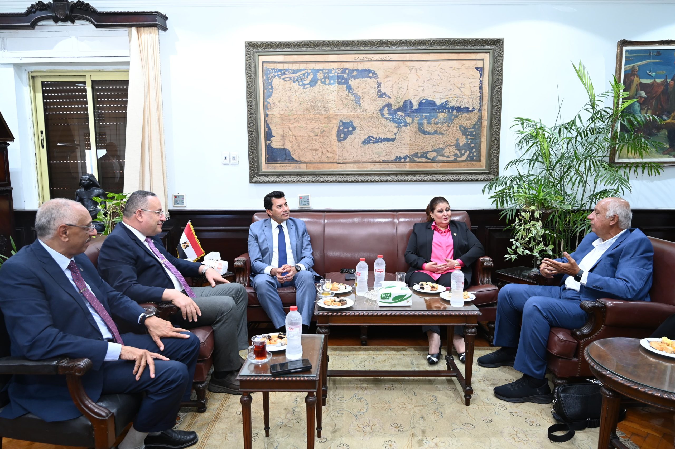 صبحي يجتمع مع قيادات جامعة الإسكندرية والمؤسسة العلمية للقلب لبحث التعاون في التوعية بالموت القلبي المفاجئ في القطاع الرياضي