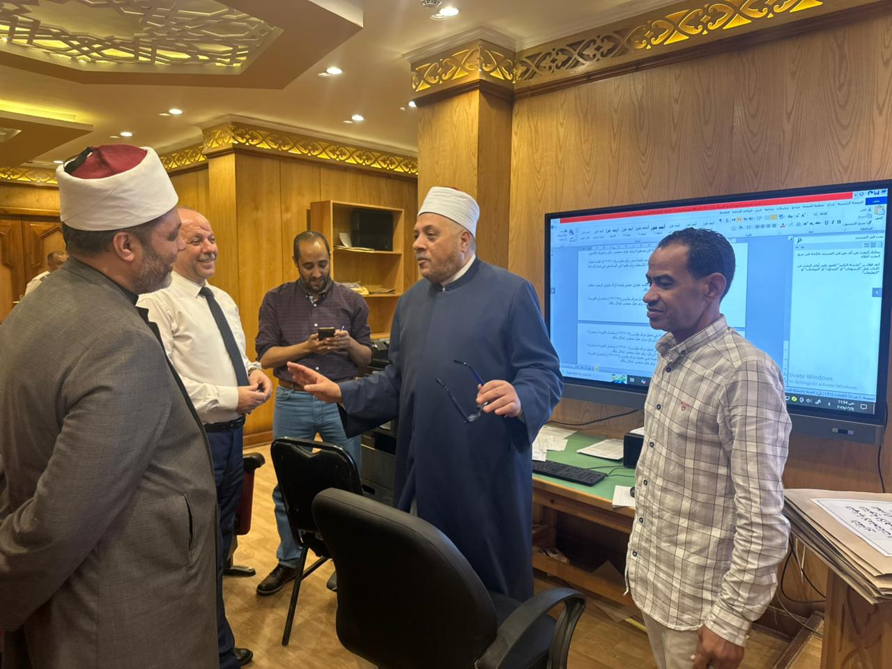 طلاب القسم العلمي يؤدون امتحان الفيزياء وسط انضباط وهدوء تام
