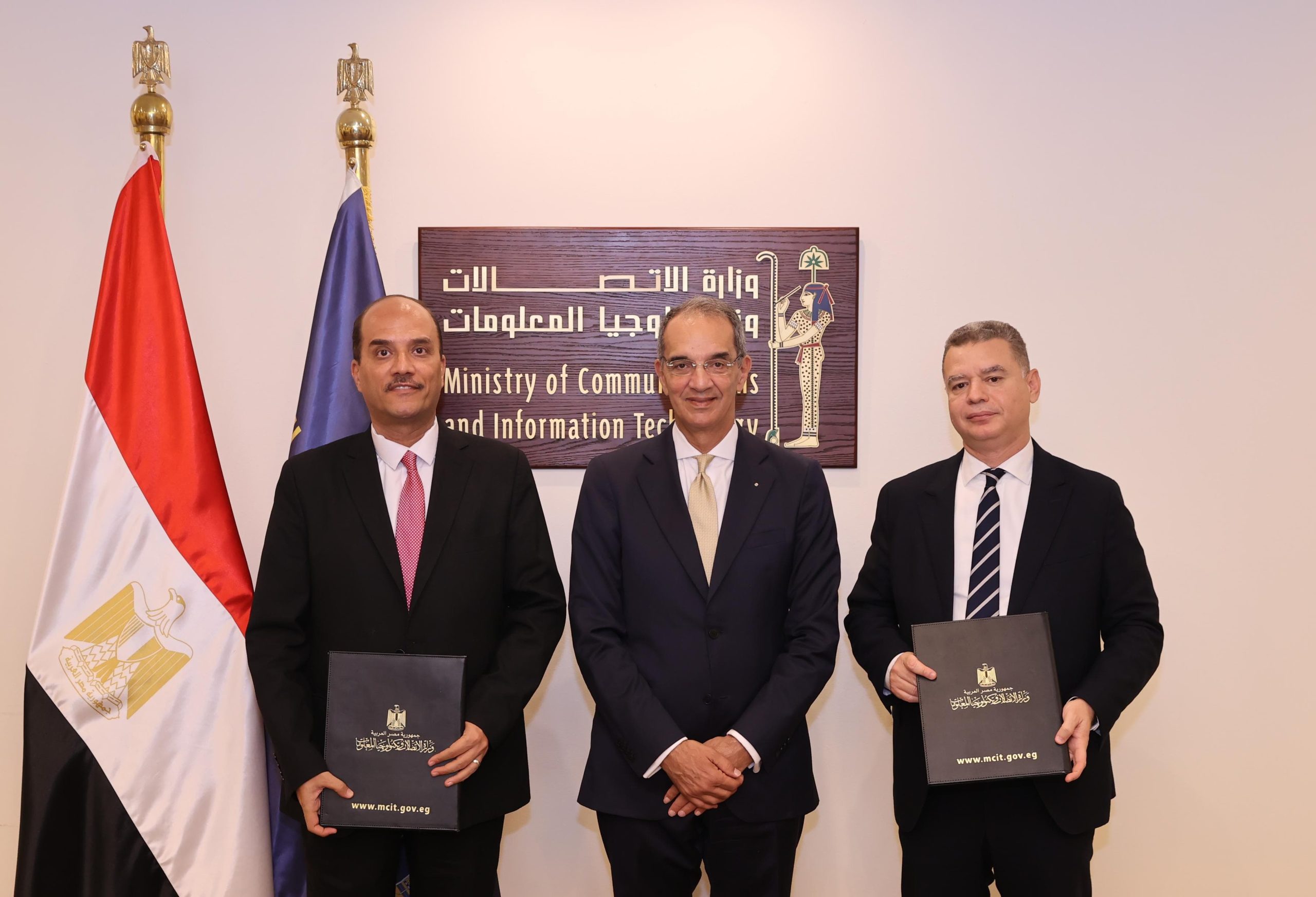 وزير الاتصالات يشهد توقيع اتفاقية تعاون بين 