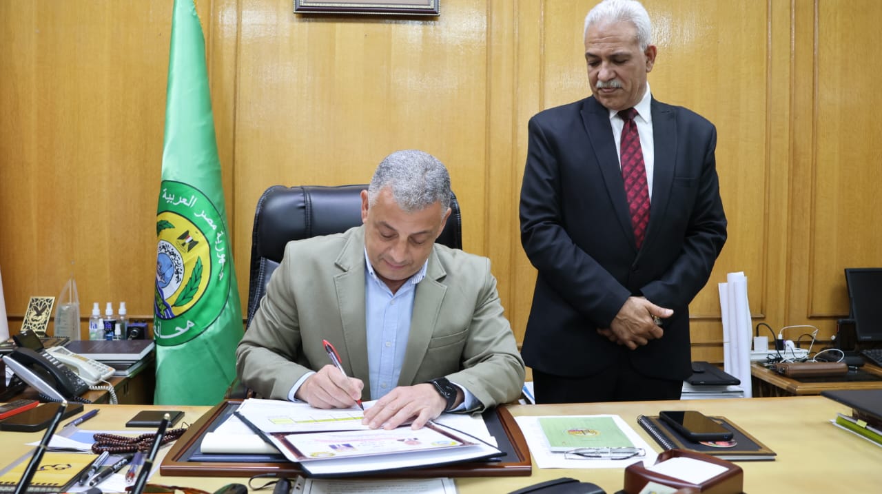 محافظ الإسماعيلية يعتمد نتيجة الشهادة الإعدادية بنسبة نجاح ٨٥.٠١ ٪