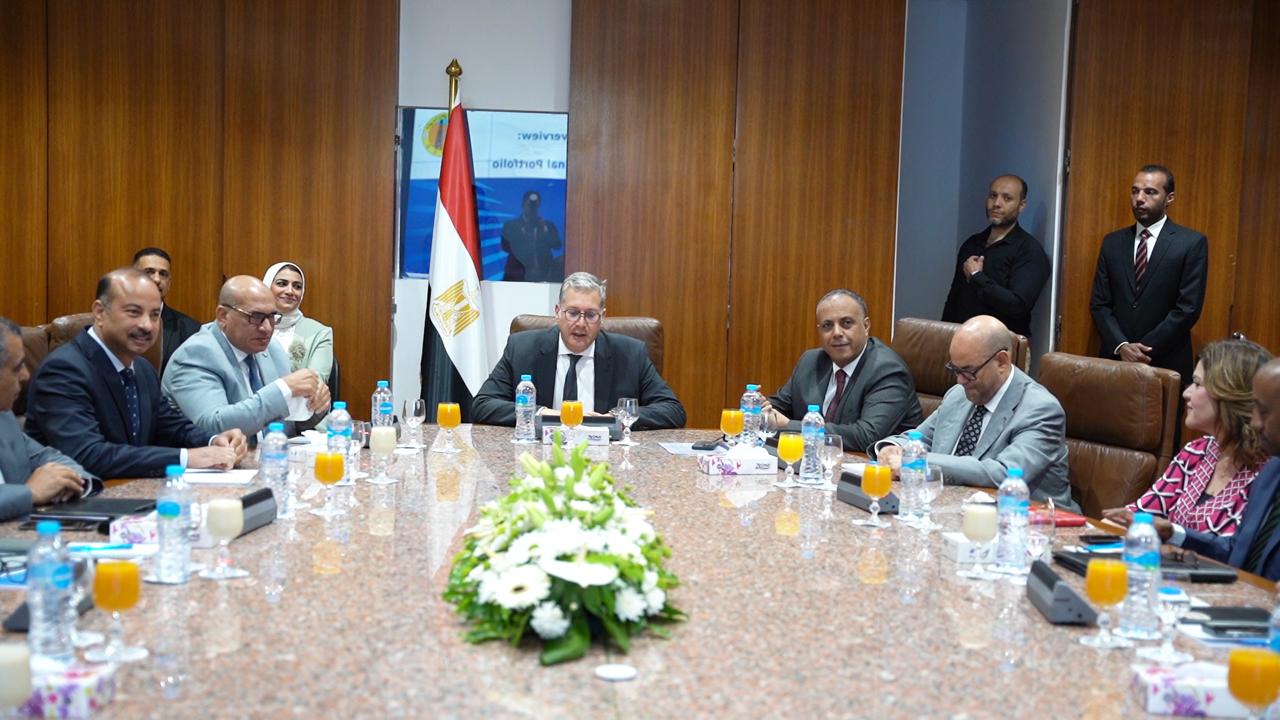 بدوي يبحث مع قيادات وكوادر جابكو جهود وتحديات زيادة الإنتاج من خليج السويس