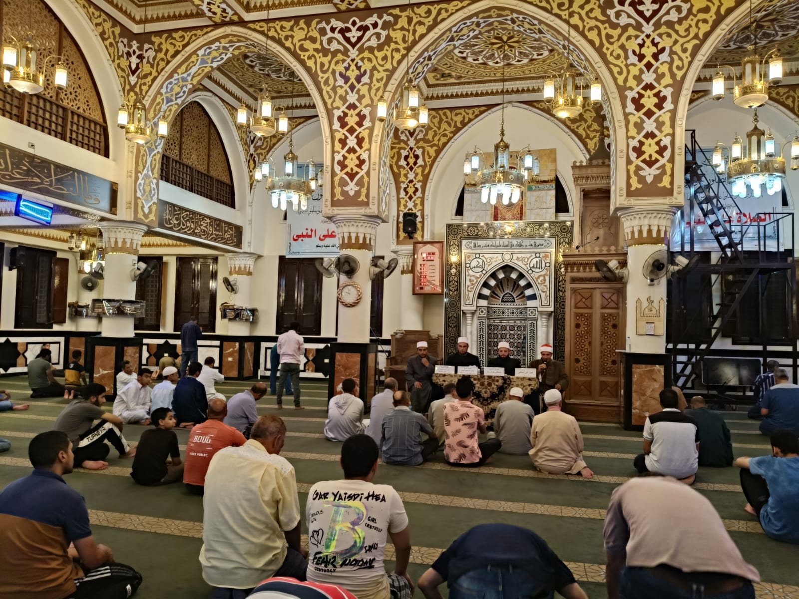 الأوقاف تعقد 2963 ندوة علمية في ليلة روحانية عامرة بالذكر والصلاة على سيدنا النبي ﷺ