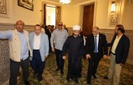 وزيرا الأوقاف والعمل ومحافظ القاهرة ونقيب الأشراف وشيخ مشايخ الطرق الصوفية يؤدون صلاة الجمعة