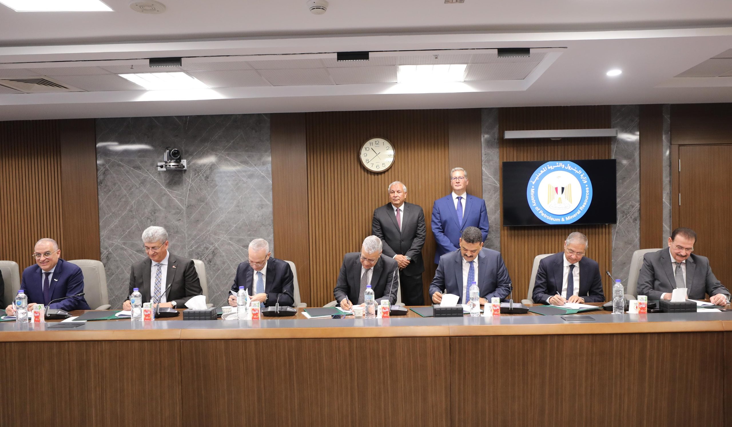 بدوى والزملوط يشهدان توقيع العقود النهائية لبدء تنفيذ مجمع انتاج حامض الفسفوريك بالوادى الجديد