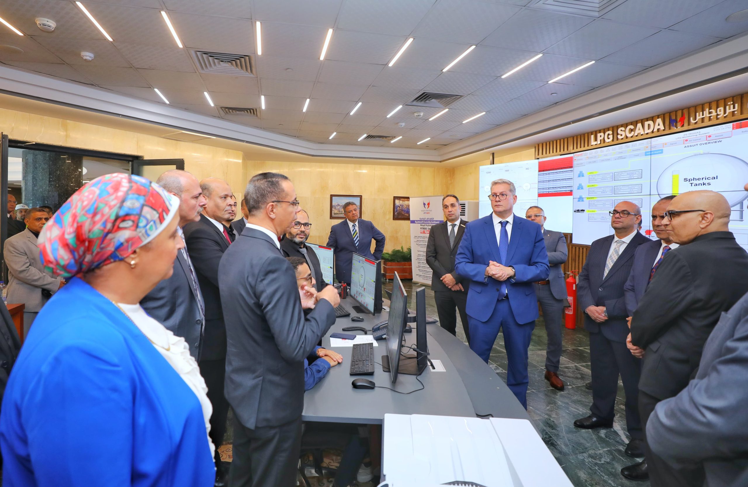 وزير البترول يتفقد مشروع منظومة 
