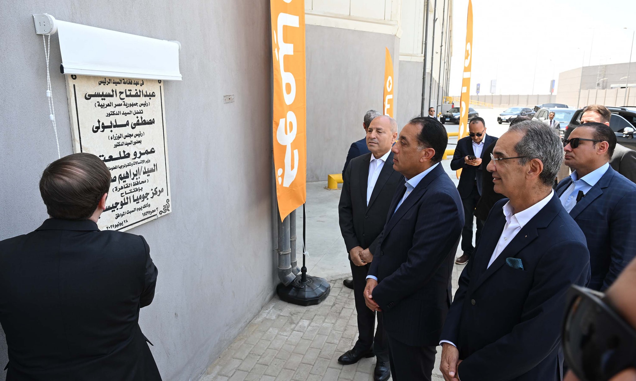 رئيس الوزراء يفتتح أكبر مستودع لوجستي للتجارة الإلكترونية لشركة 