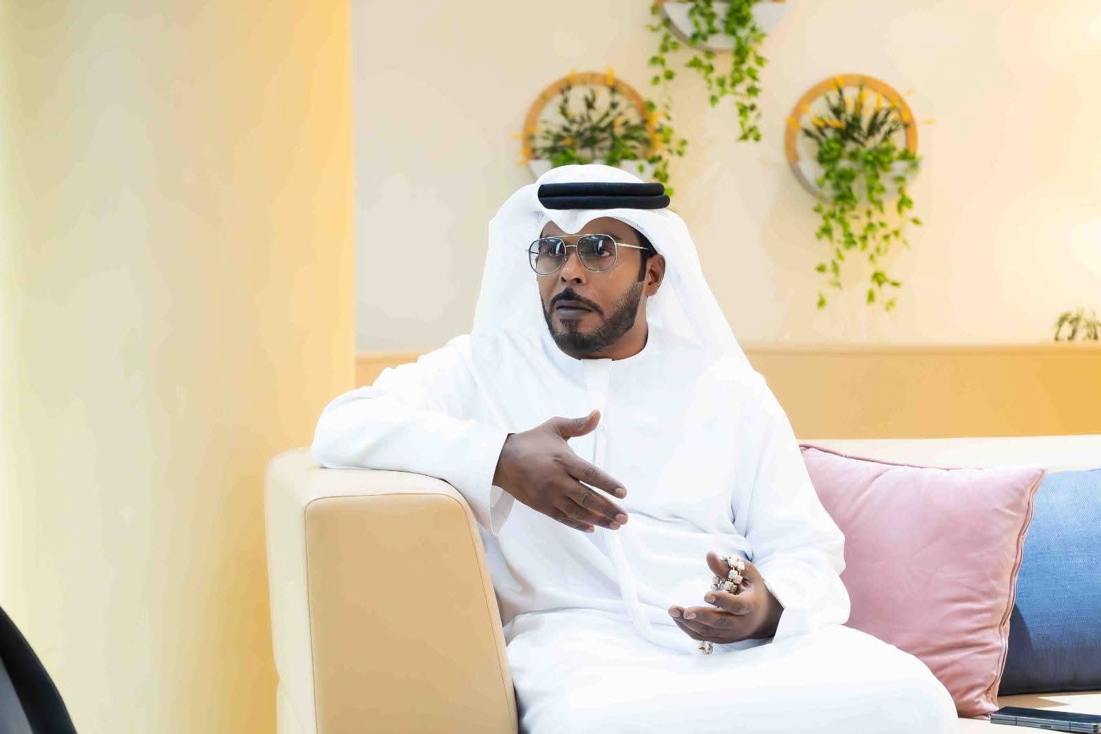 د. خالد السلامي يكتب.. في التفاصيل يكمن الضوء كتاب 