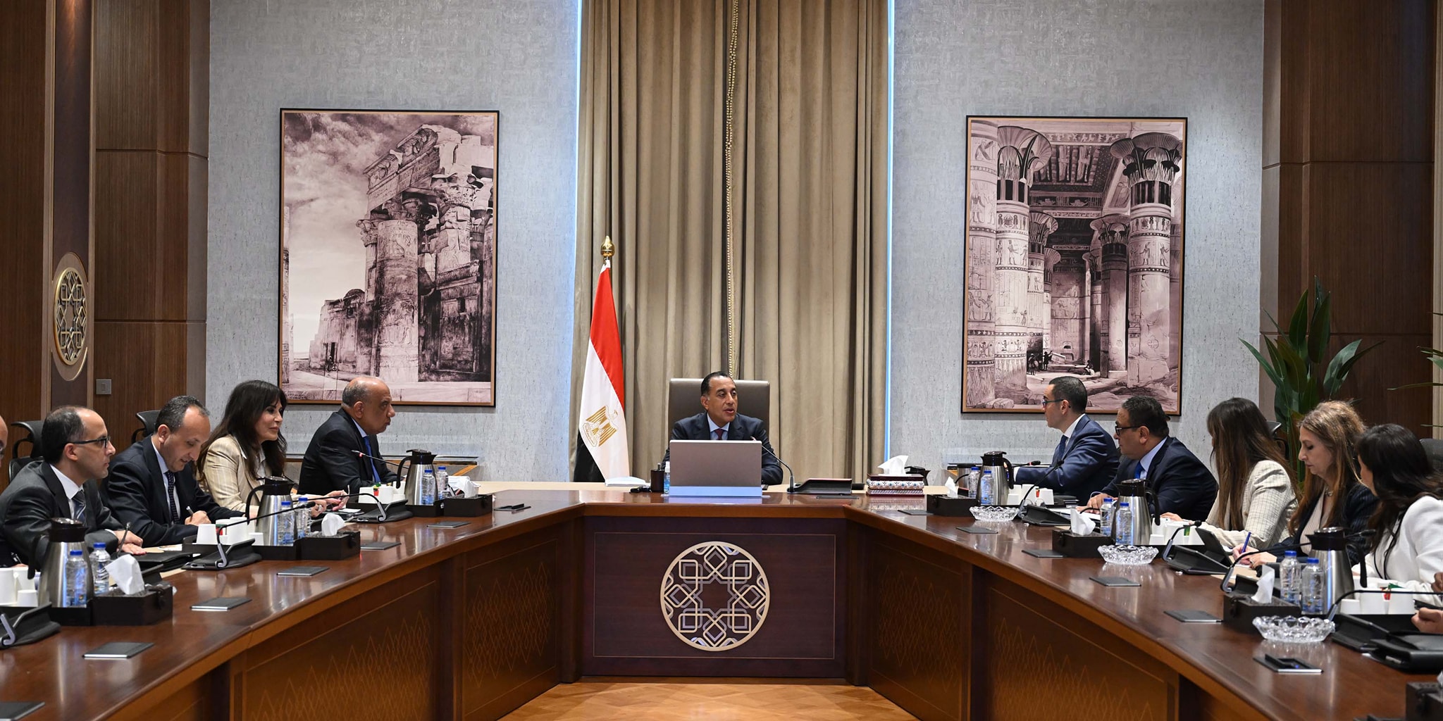 رئيس الوزراء يستعرض الفرص الاستثمارية في قطاع الكهرباء والطاقة خلال السنوات العشر القادمة