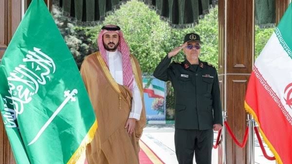 وزير الدفاع السعودي ورئيس هيئة الأركان العامة للقوات المسلحة الإيرانية يبحثان هاتفياً جهود حفظ الأمن بالمنطقة
