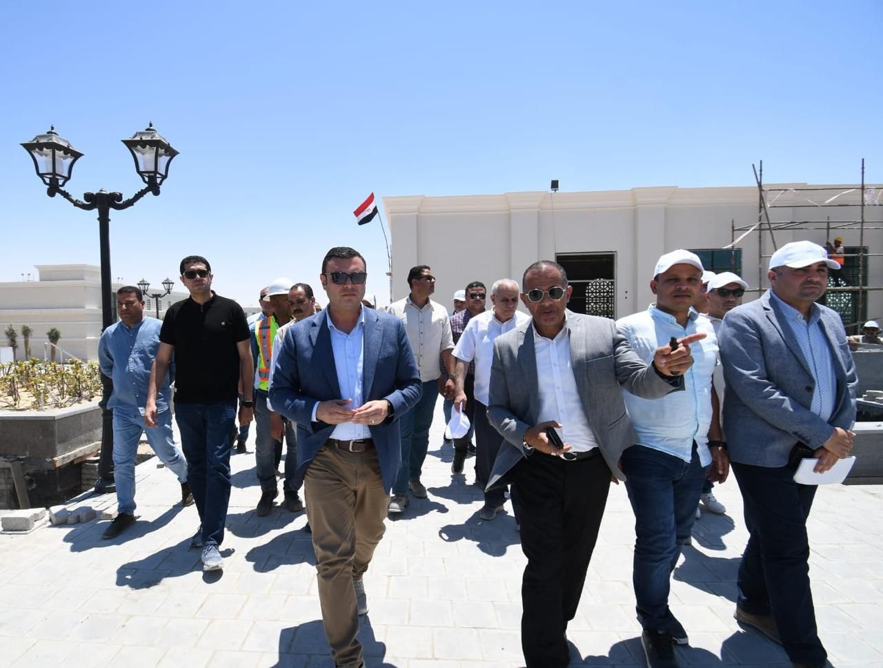 وزير الإسكان يتفقد كوبرى C19 والمدينة التراثية والمنطقة الشاطئية بمدينة العلمين الجديدة
