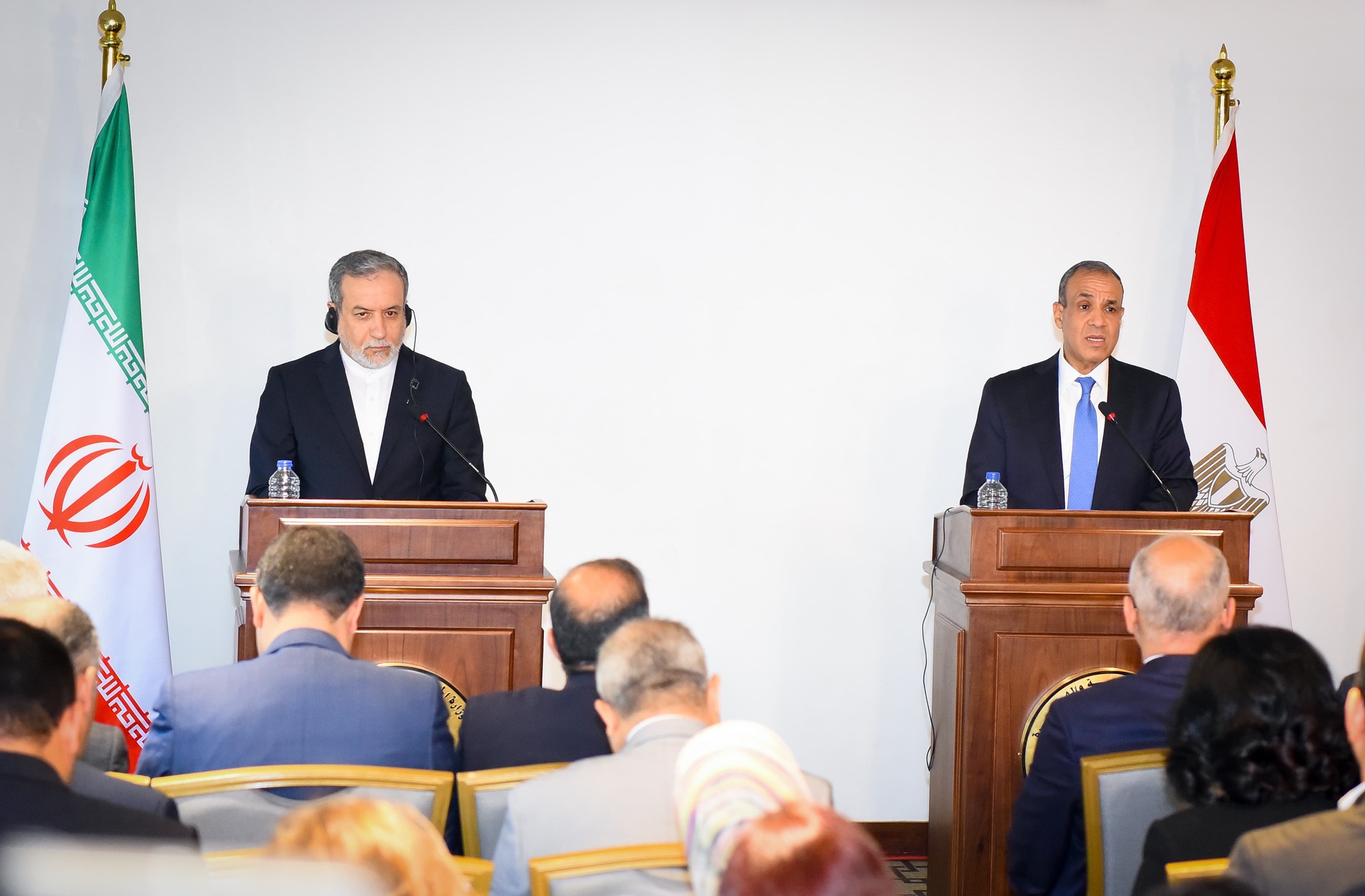 وزير الخارجية يؤكد لنظيره الإيراني مواصلة مصر تقديم أوجه الدعم للبنان