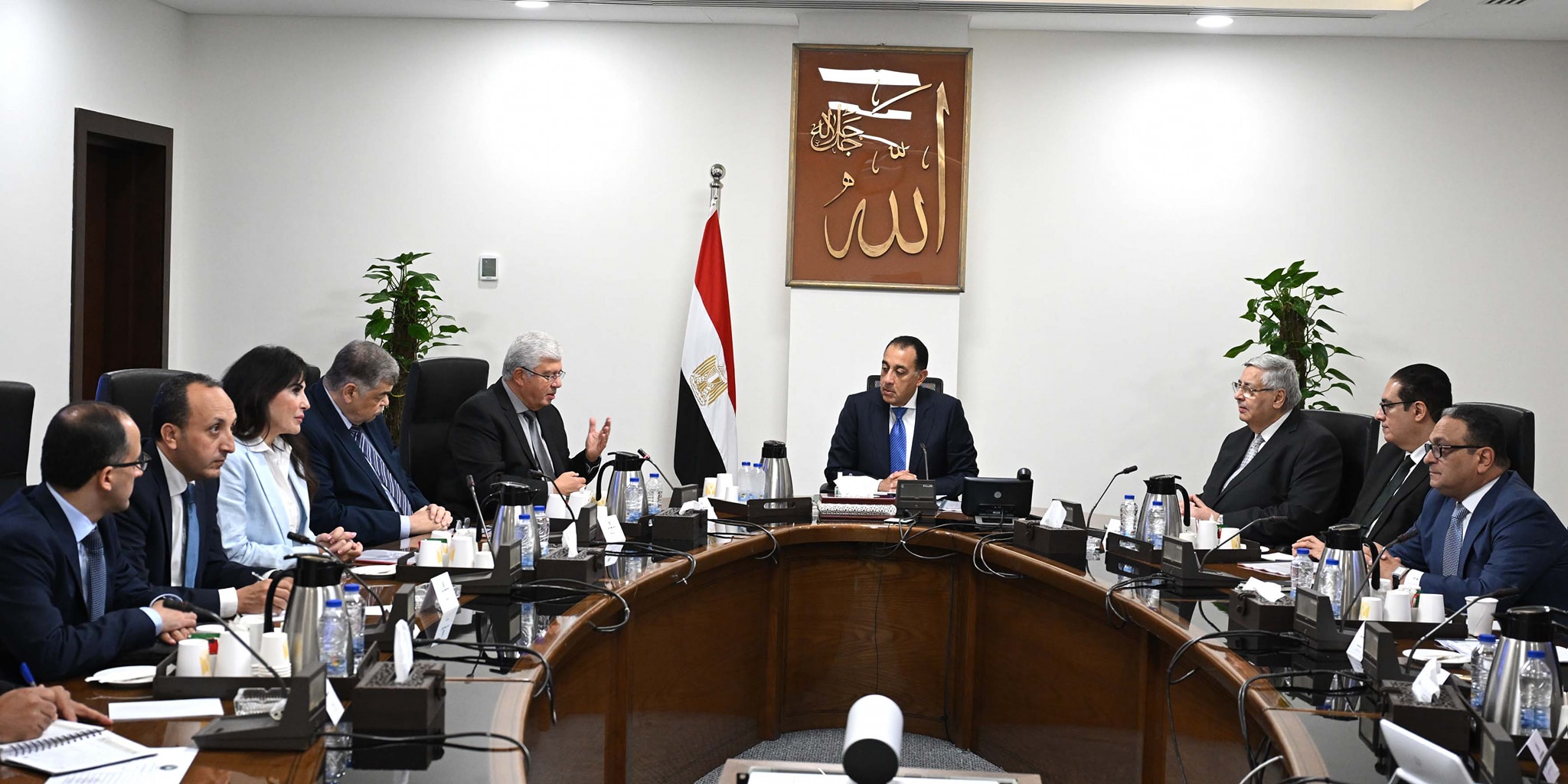 مدبولى يستعرض النتائج الخاصة بالتعاون بين جامعة أكسفورد ومستشفى 500500 لتطوير العلاج الجيني للسرطان