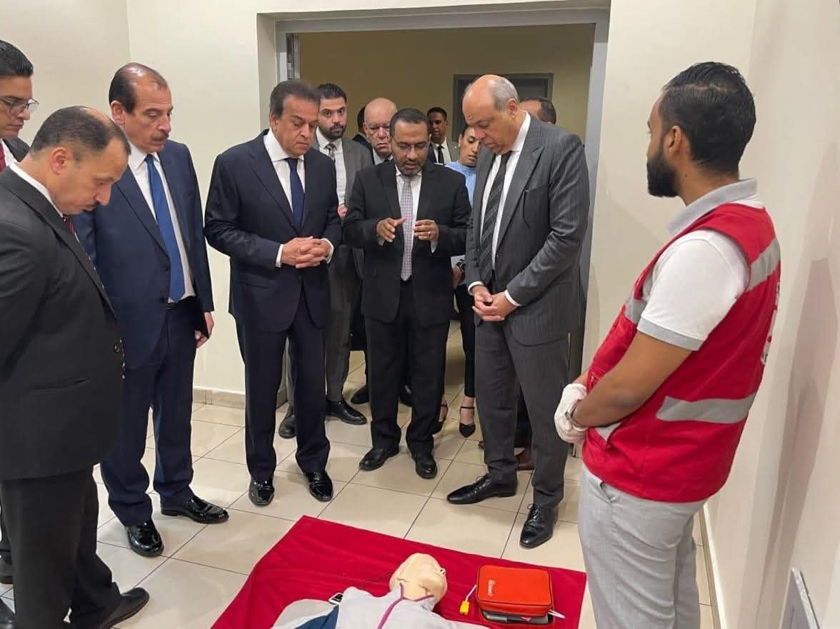 وزيرا الصحة والطيران  يتفقدان عيادات الحجر الصحي وأجهزة إزالة الرجفان القلبي