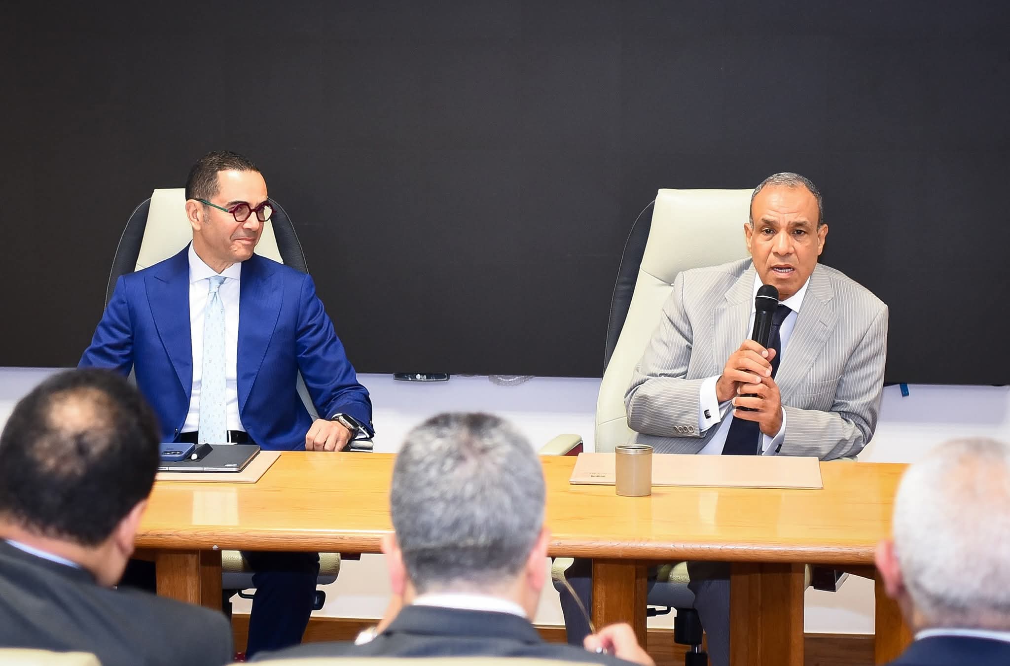 وزيرا الخارجية والاستثمار يعقدان لقاءً مشتركًا مع عدد من السفراء المقرر نقلهم إلى السفارات والبعثات المصرية في الخارج