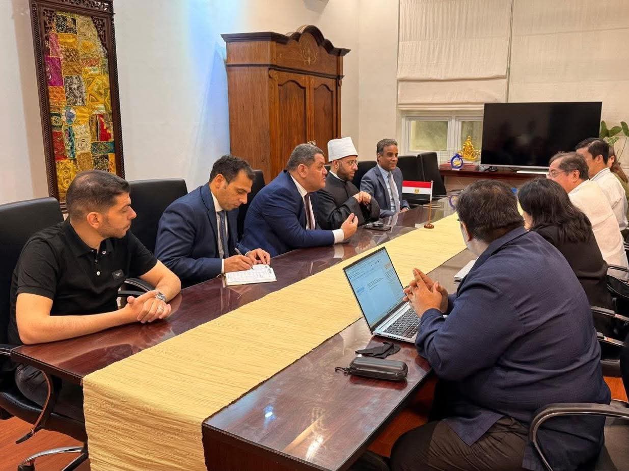 وزير الأوقاف يلتقي وزير الصحة الفلبيني لبحث التعاون في التمريض والدواء