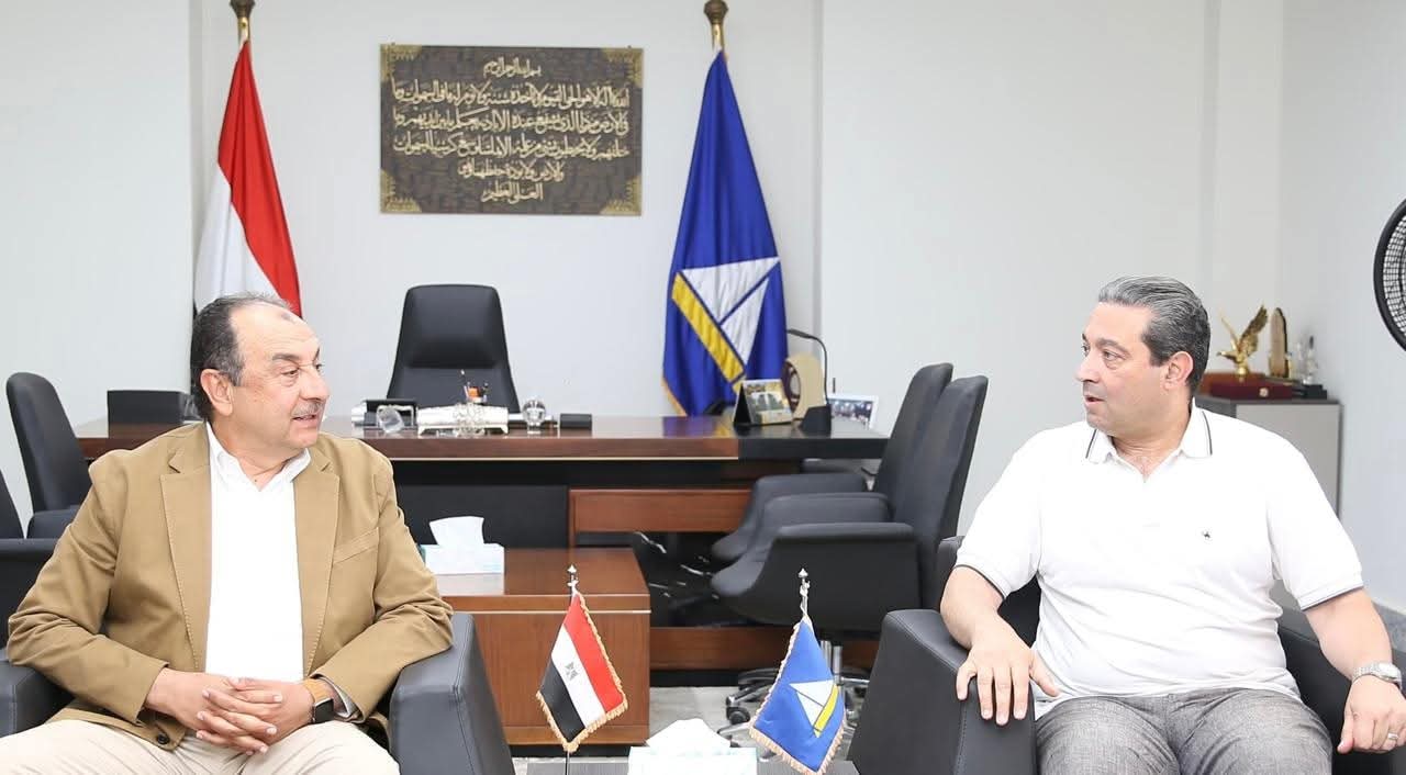 شيمى يلتقي محافظ دمياط في مستهل زيارته للمحافظة لتفقد عدد من المنشآت الصناعية والفندقية