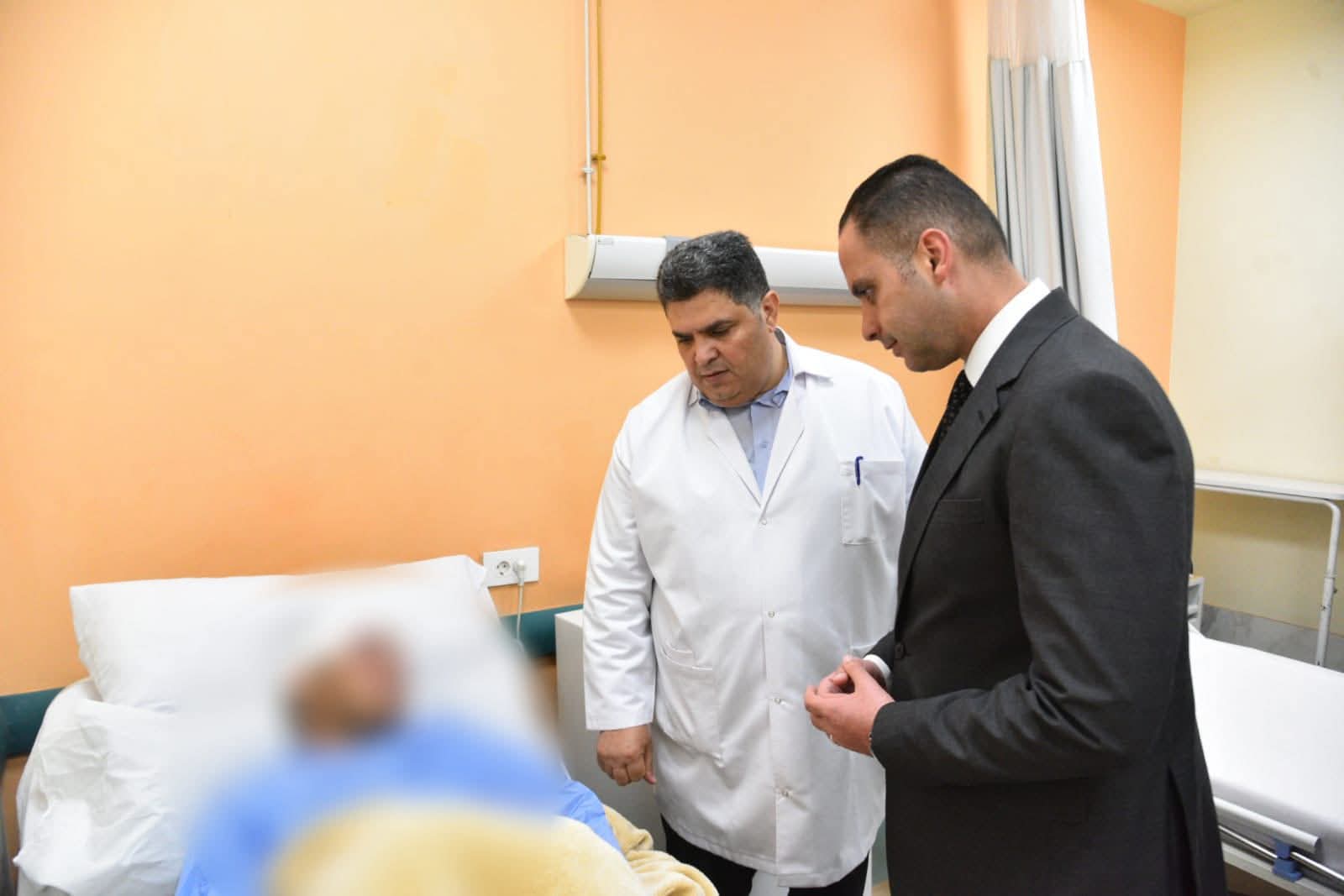 نائب وزير الصحة يتفقد  مصابي حادث الدائري الإقليمي بالمنوفية