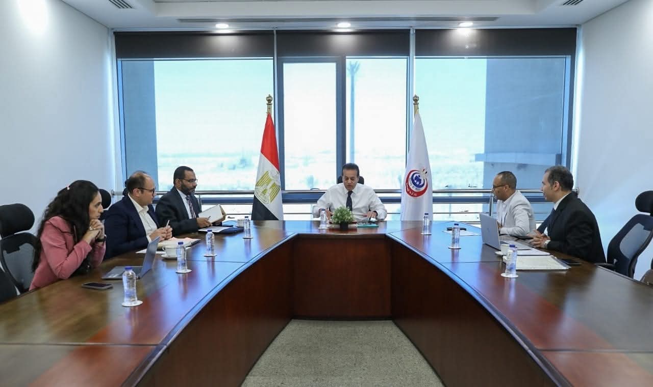 وزير الصحة يبحث التوسع في الخدمات الطبية لمبادرة رئيس الجمهورية لدعم صحة المرأة