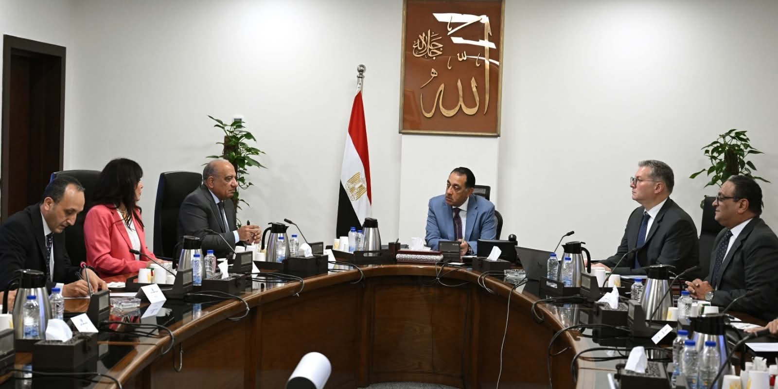 رئيس الوزراء يتابع عددا من الملفات مع وزيري الكهرباء والبترول
