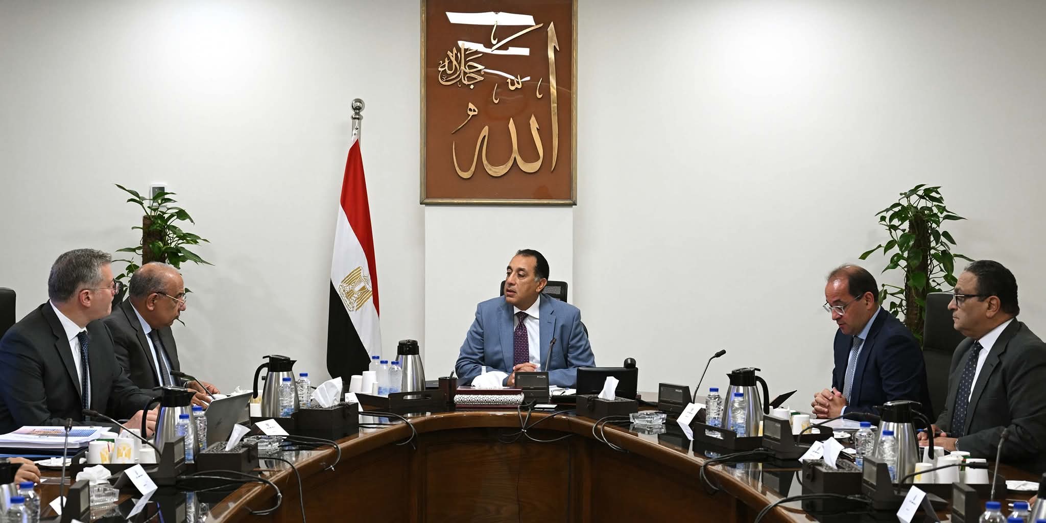 مدبولى يتابع توفير الاعتمادات المالية المطلوبة للمواد البترولية اللازمة لتشغيل محطات الكهرباء
