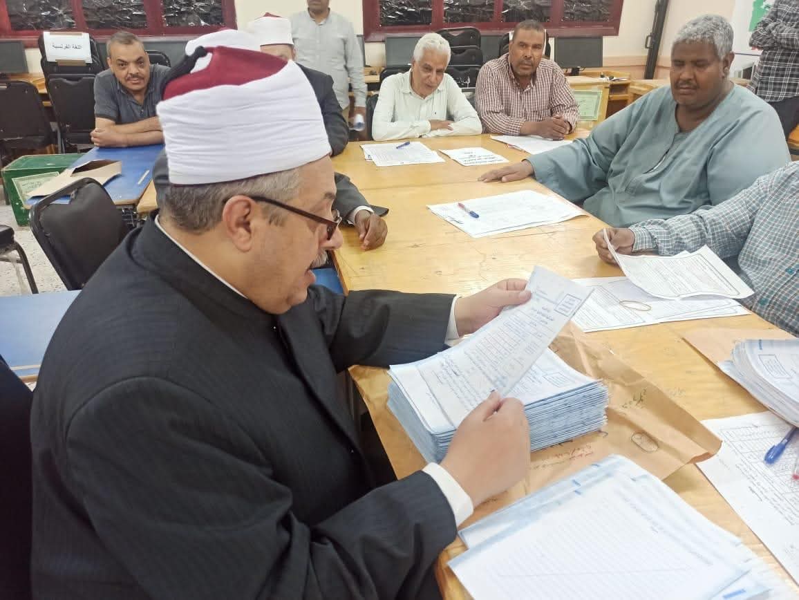 قيادات قطاع المعاهد الأزهرية يتفقَّدون مراكز تصحيح الشهادة الثانوية ويشددون على الالتزام بالدقة والعدالة