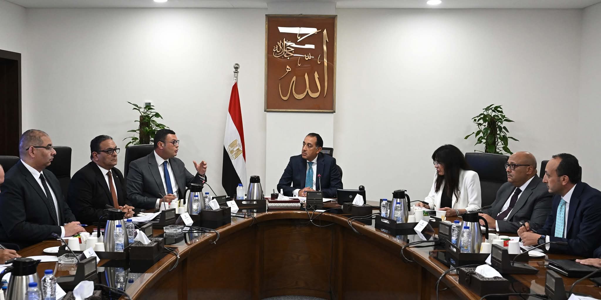 مدبولى يتابع موقف تسليم الوحدات السكنية للموظفين المنتقلين للعمل بالعاصمة الإدارية الجديدة