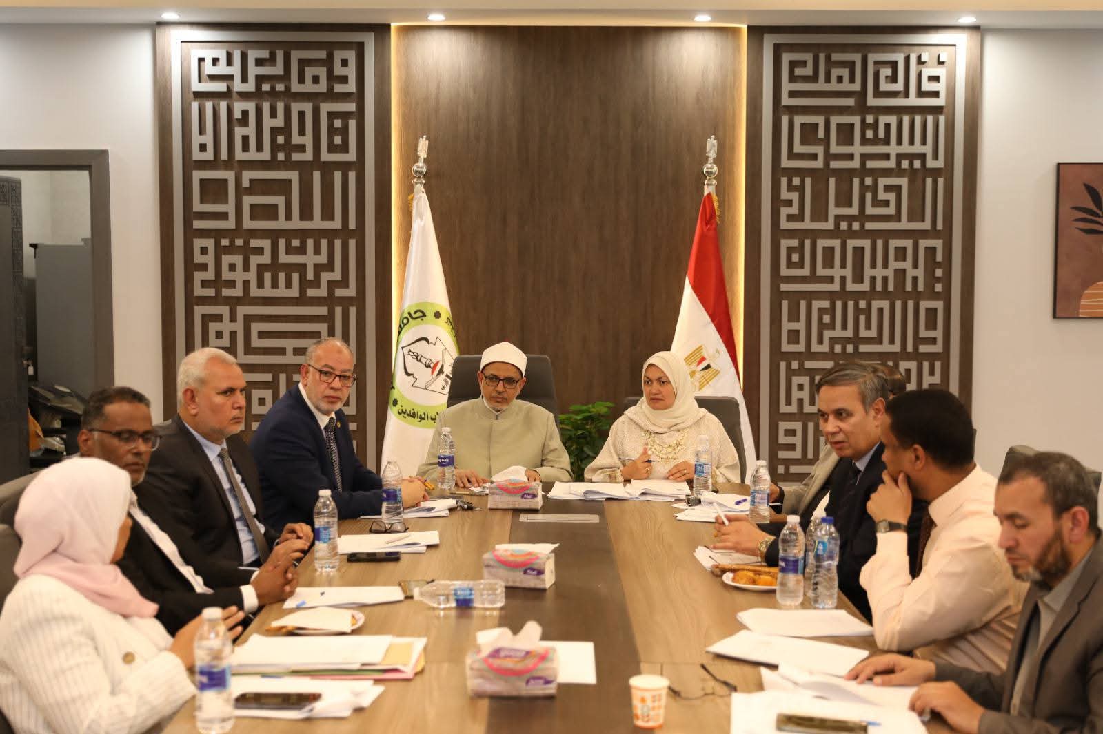 رئيس جامعة الأزهر يكرِّم طلاب الدكتوراه المشاركين في برنامج تعزيز كوادر العلماء من إندونيسيا