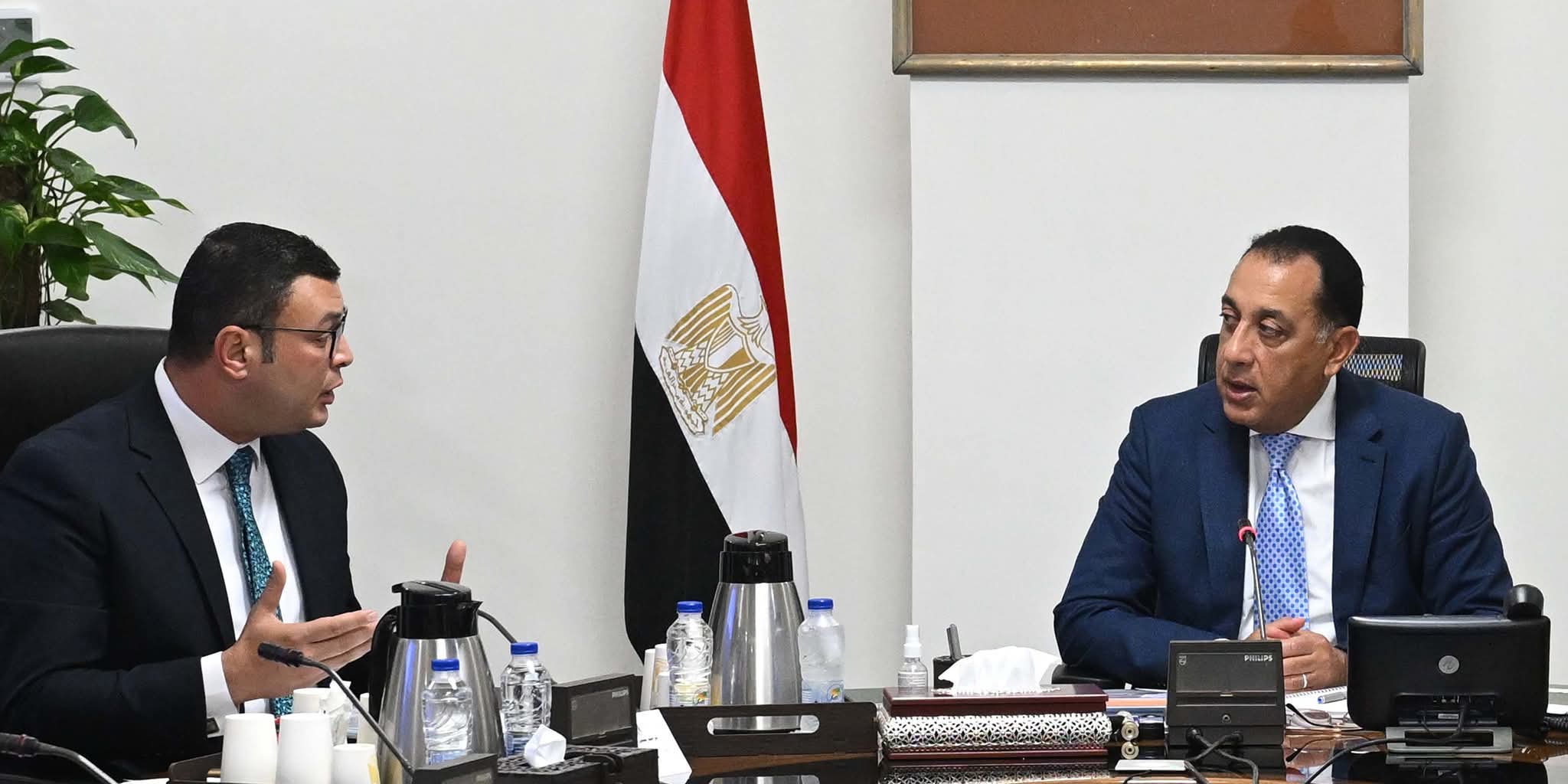 مدبولى يتابع موقف تقنين الأراضي المضافة لعدد من المدن الجديدة