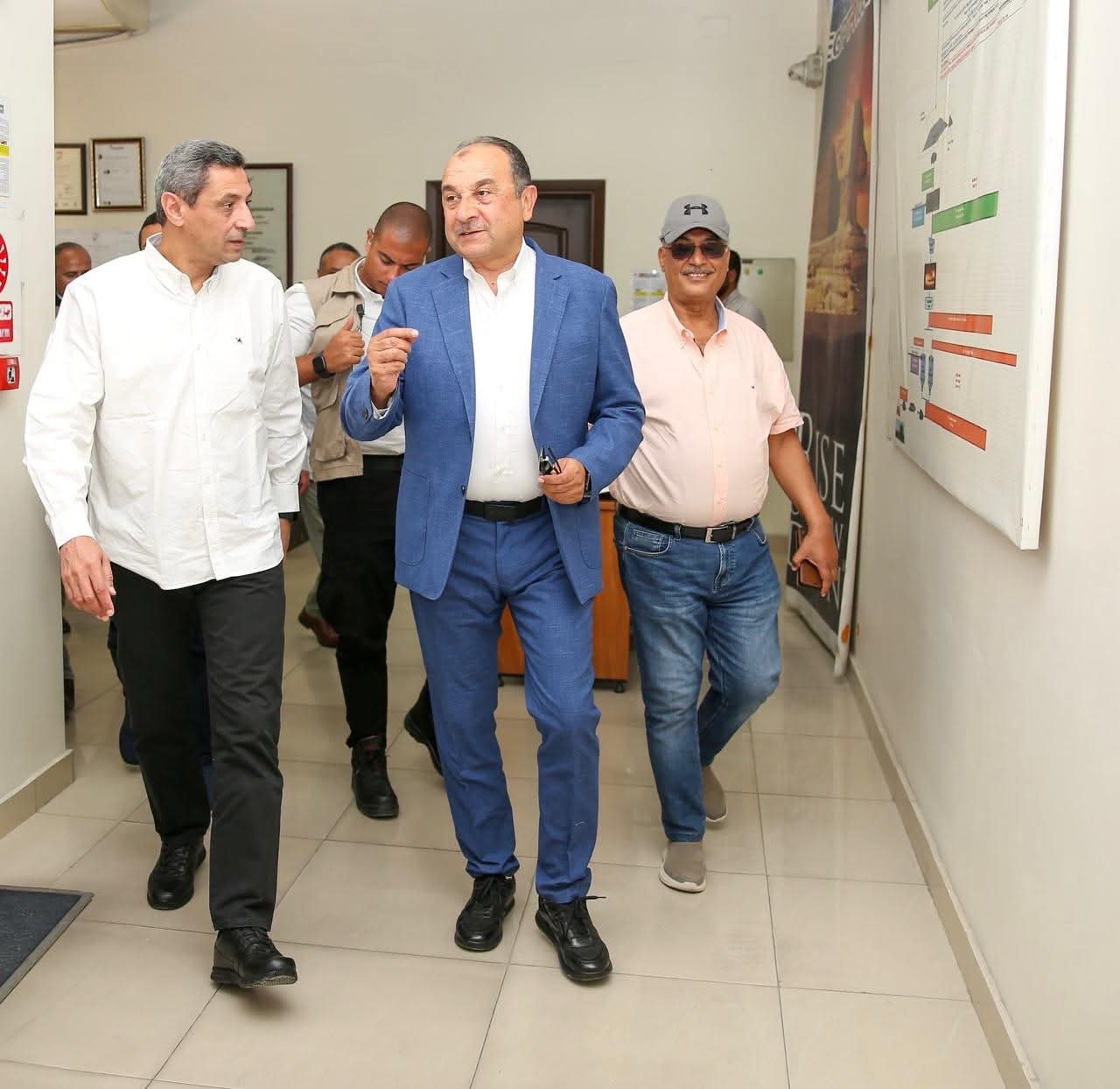 شيمى يلتقي محافظ السويس في مستهل زيارته للشركة المصرية لبلوكات الأنود بالعين السخنة