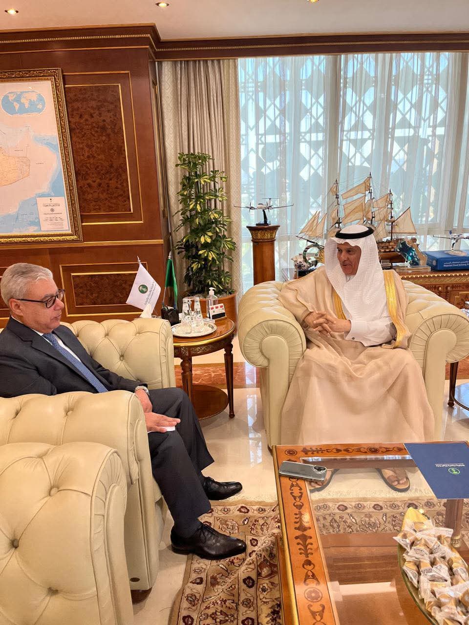 السفير المصري بالرياض يلتقي بوزير البيئة والمياه والزراعة السعودي