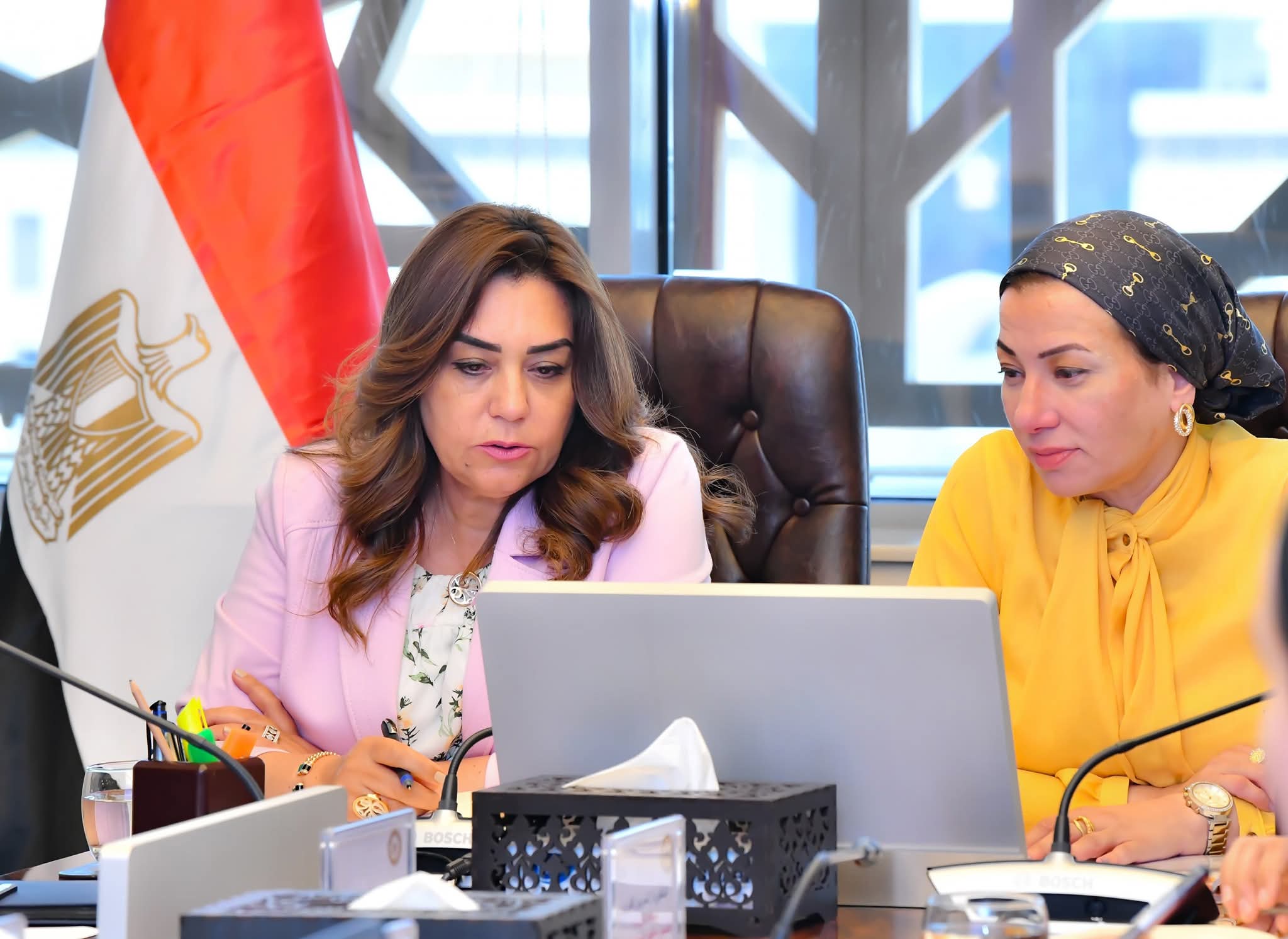 عوض تستعرض أبرز ملفات المنظومة المتكاملة للمخلفات