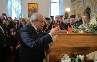 لبنان يمنح الفنان الراحل 