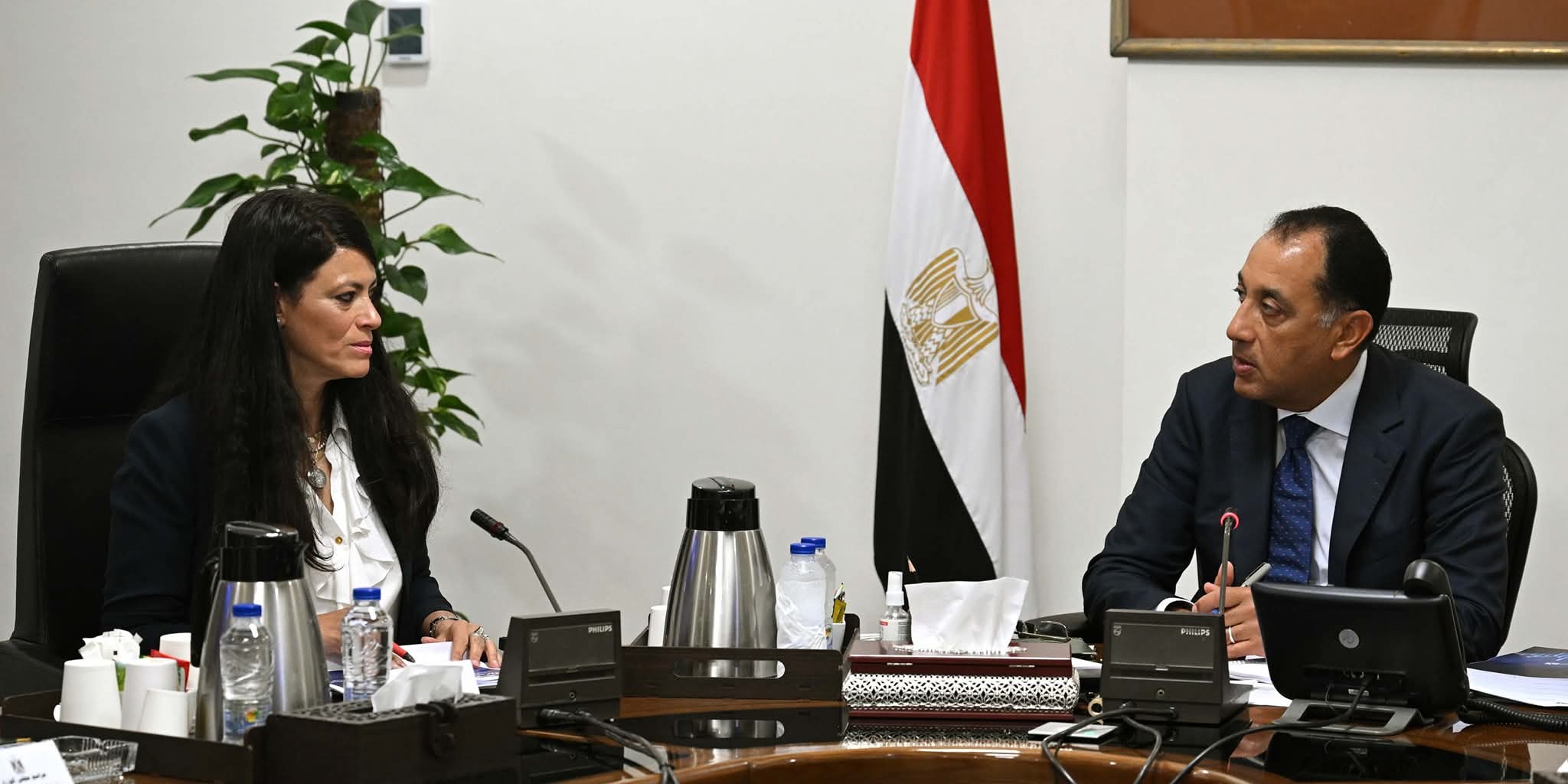رئيس الوزراء يتابع مع وزيرة التخطيط استعدادات إطلاق السردية الوطنية للتنمية الاقتصادية: السياسات الداعمة للنمو والتشغيل