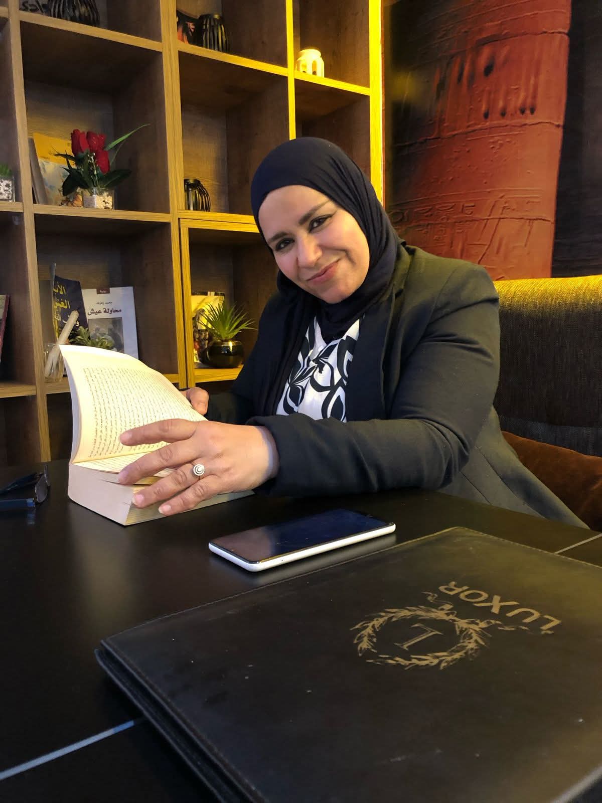 عفاف العرابي تكتب.. يَا ذات الشالِ البُني