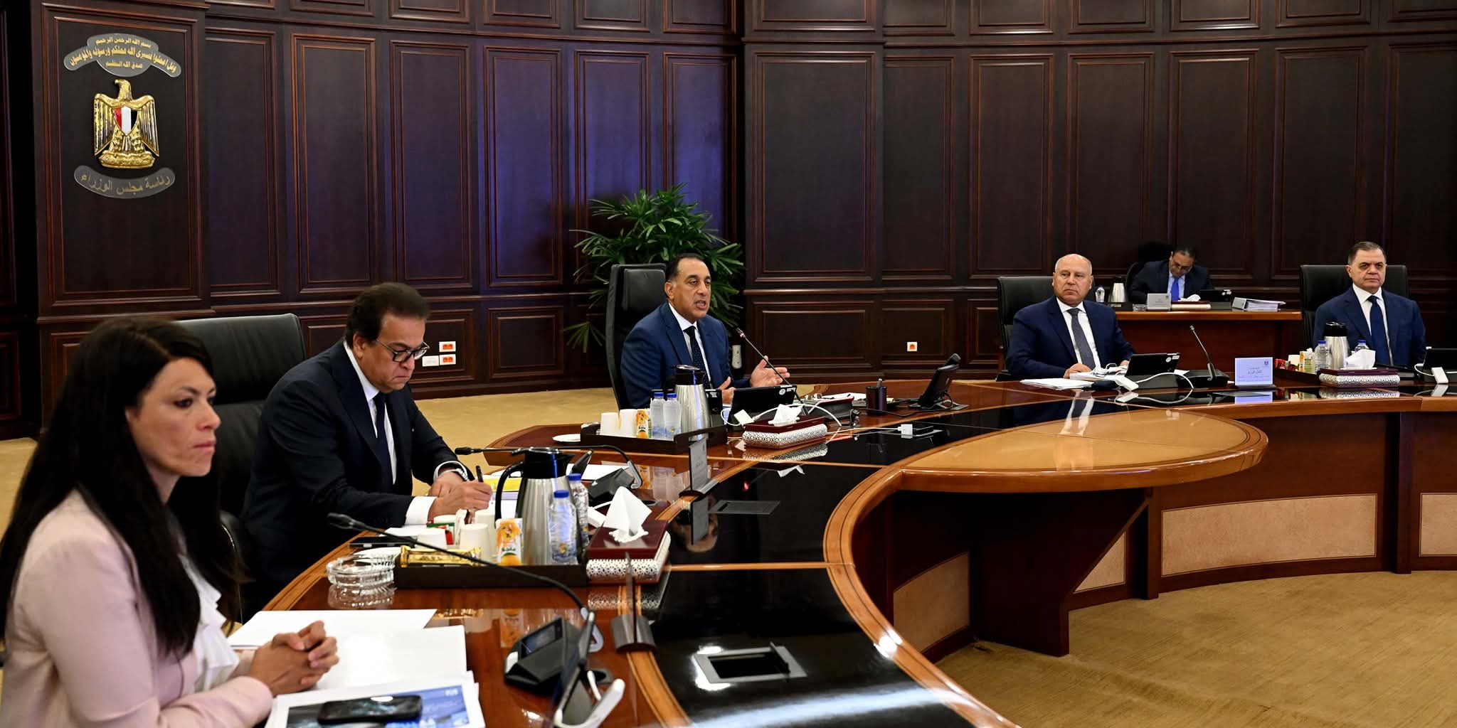 الحكومة تسعى لتحسين بيئة العمل في القطاع الطبي والاستثمار في الموارد البشرية
