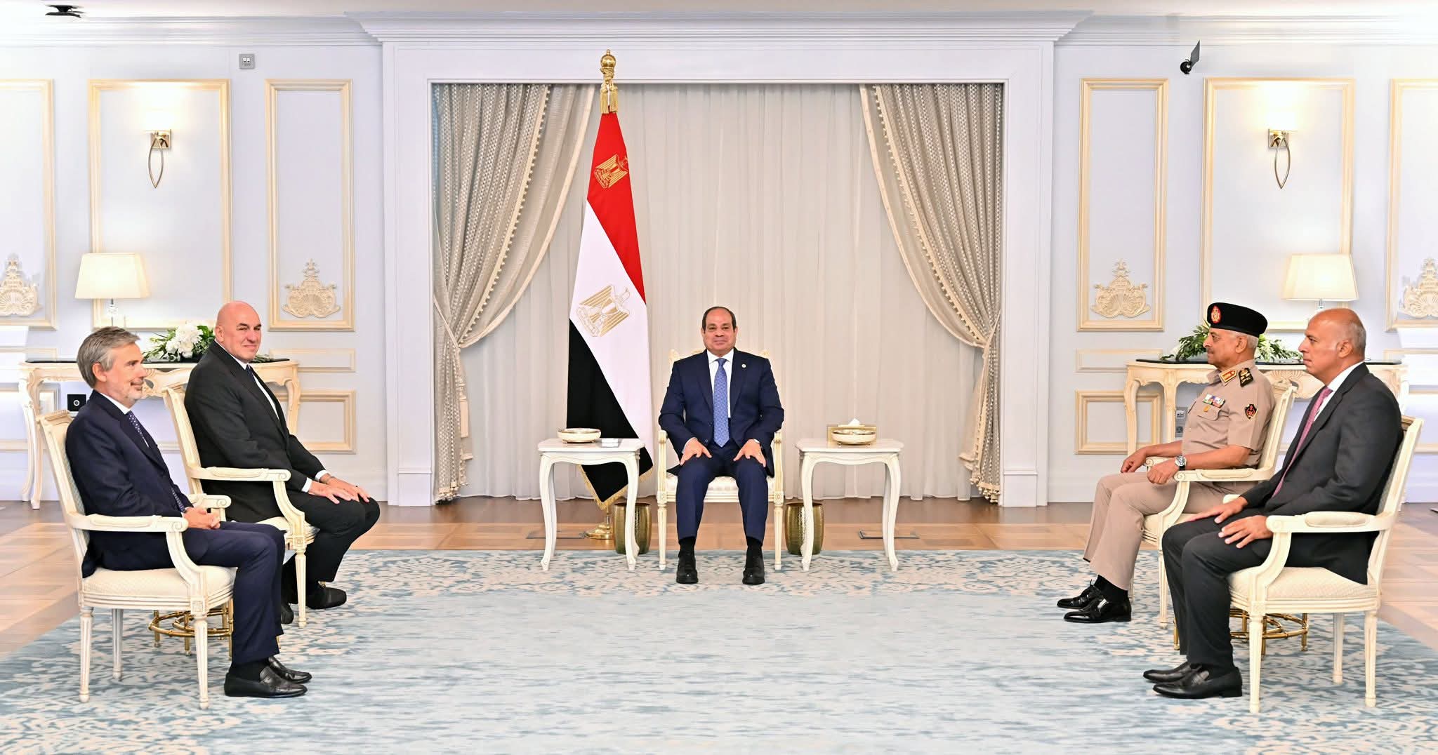 الرئيس السيسى يستعرض سبل تعزيز التعاون بين مصر وإيطاليا