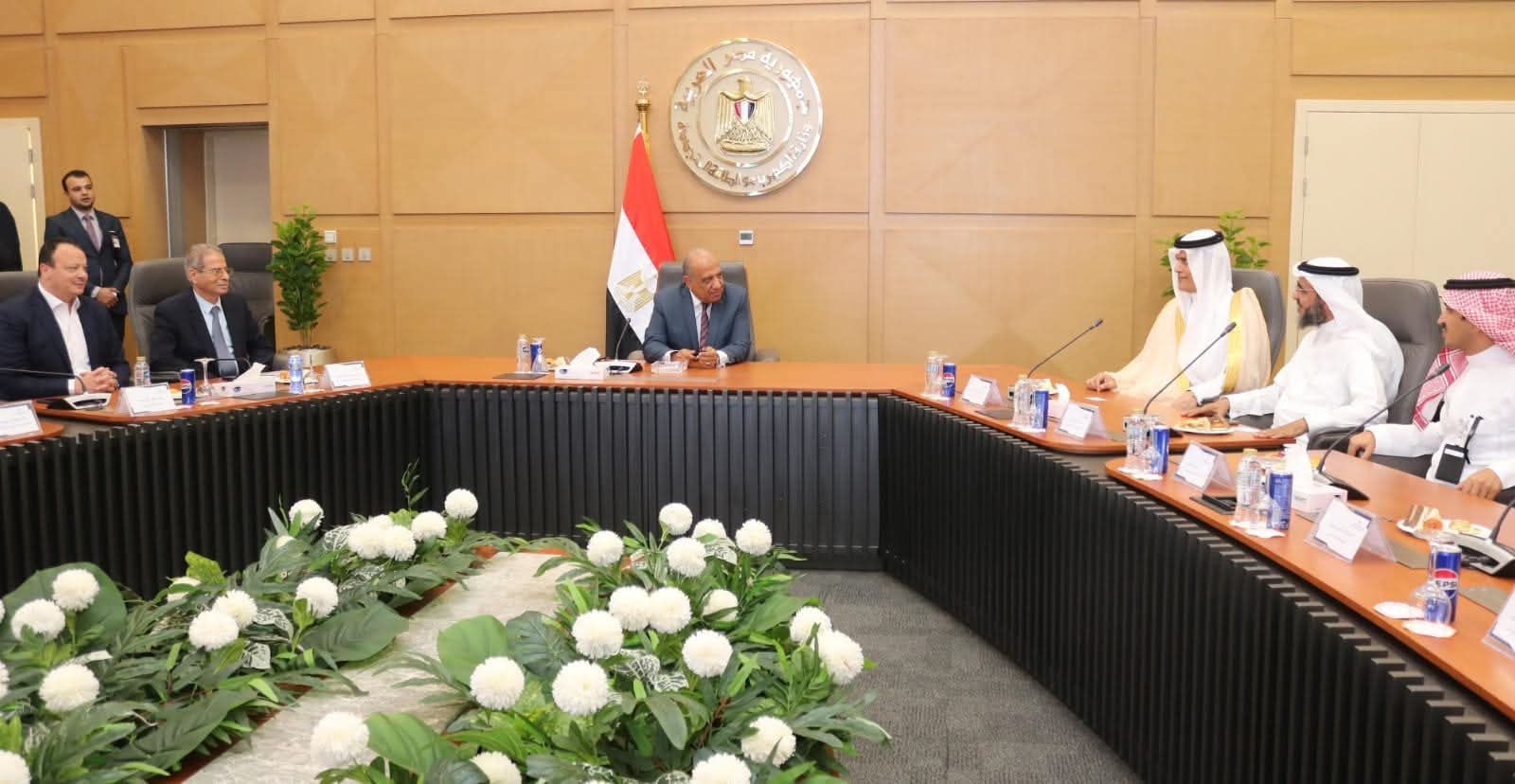 عصمت يشهد توقيع مذكرة لتطوير وتحديث مركز أبحاث الجهد الفائق (EHVRC)