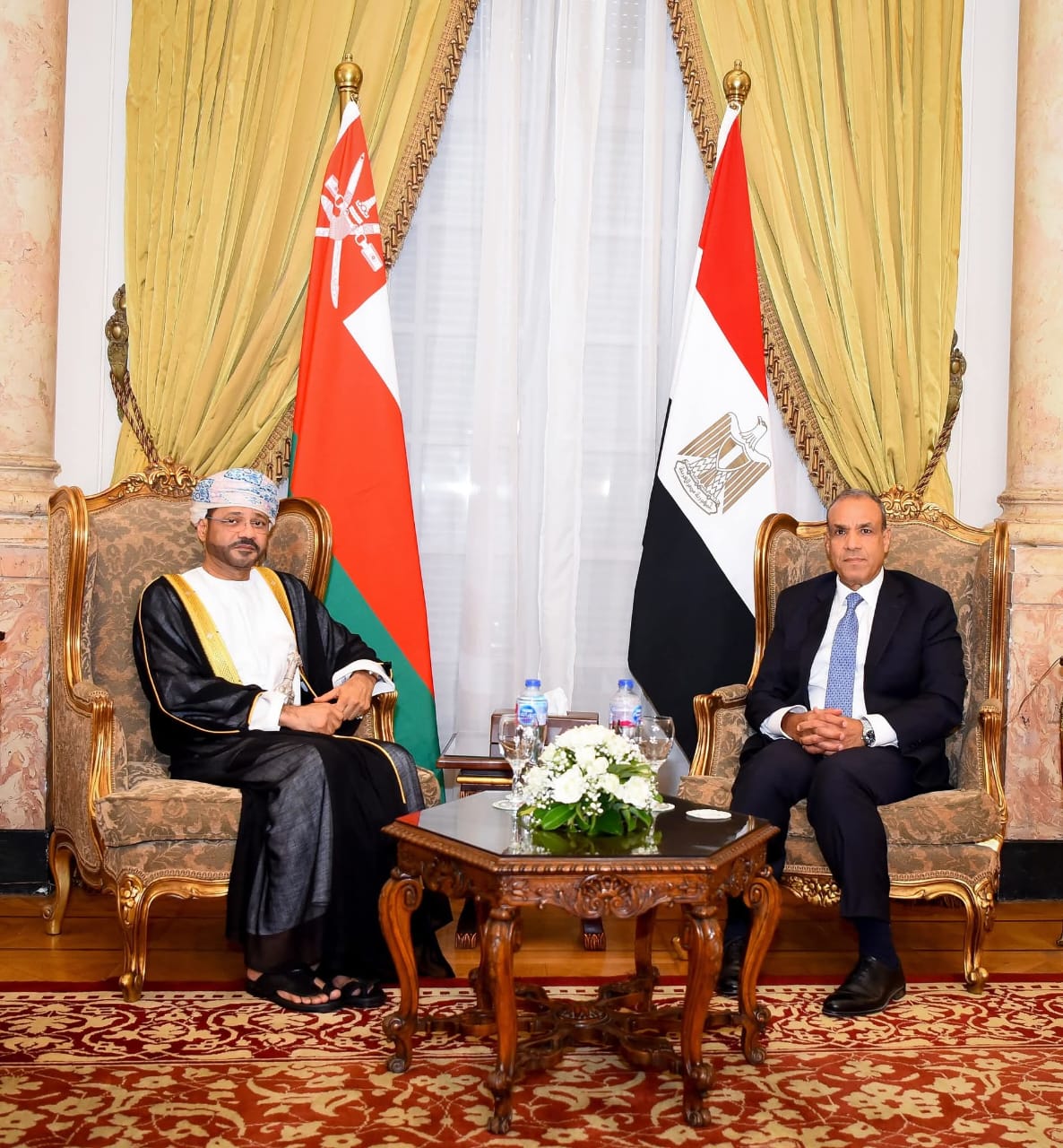 وزير الخارجية ونظيره العُماني يؤكدان أهمية تثبيت وقف إطلاق النار بين إيران وإسرائيل