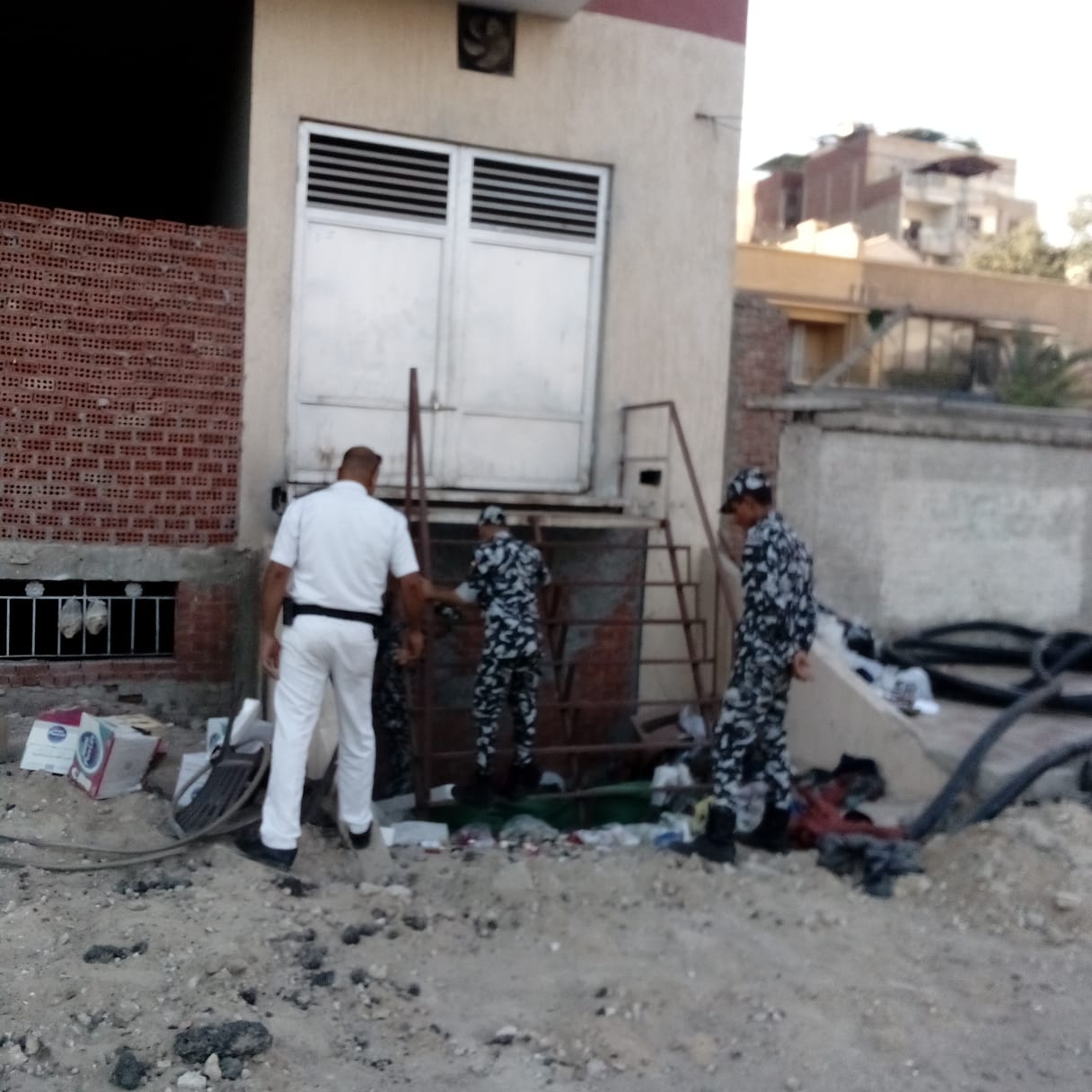 ضبط أحد النباشين بحوزته مواد مخدرة وتحرير محضر مخلفات لمجزر دواجن