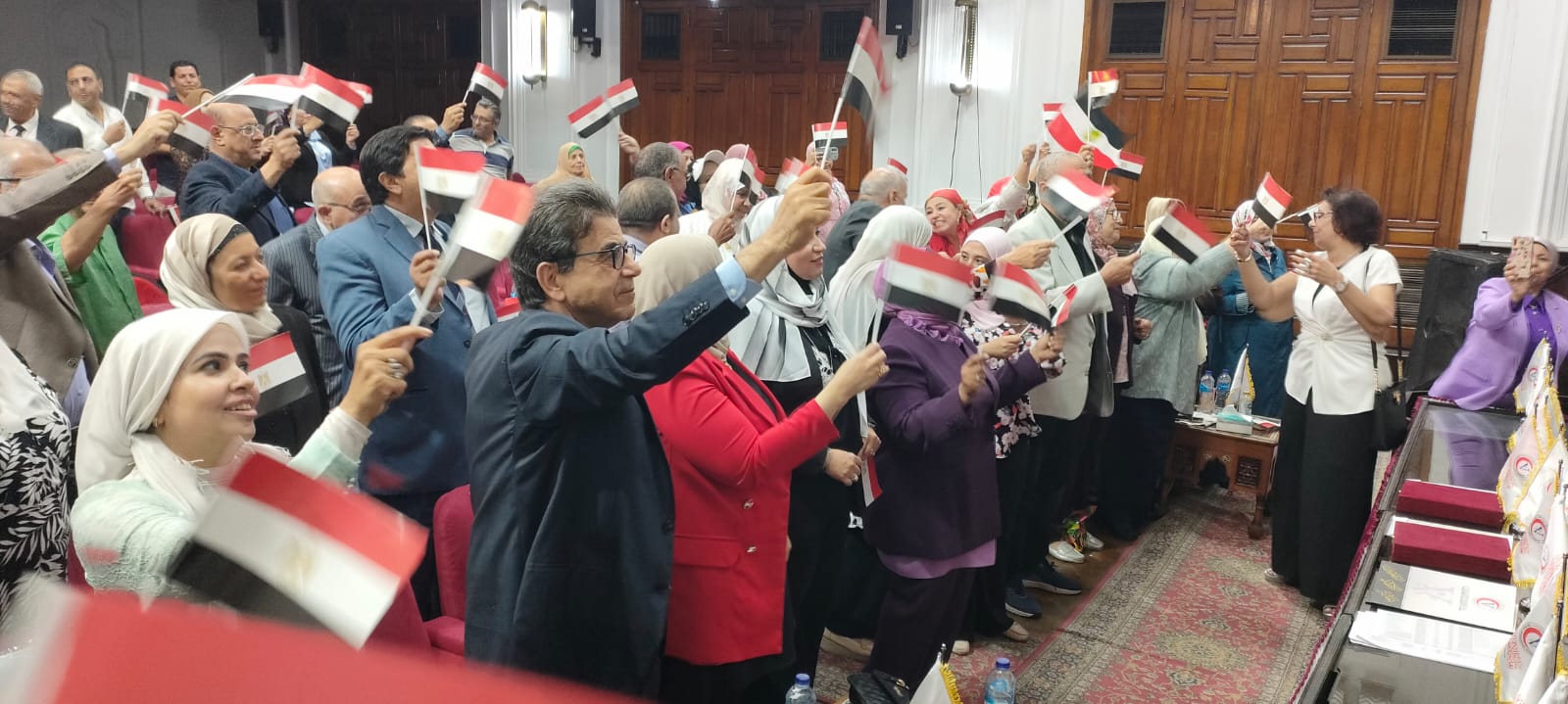 بالأعلام وصيحات الفرحةملحمة وطنية فى حب مصر باحتفال الأطباء البيطريين بثورة ٣٠ يونيو